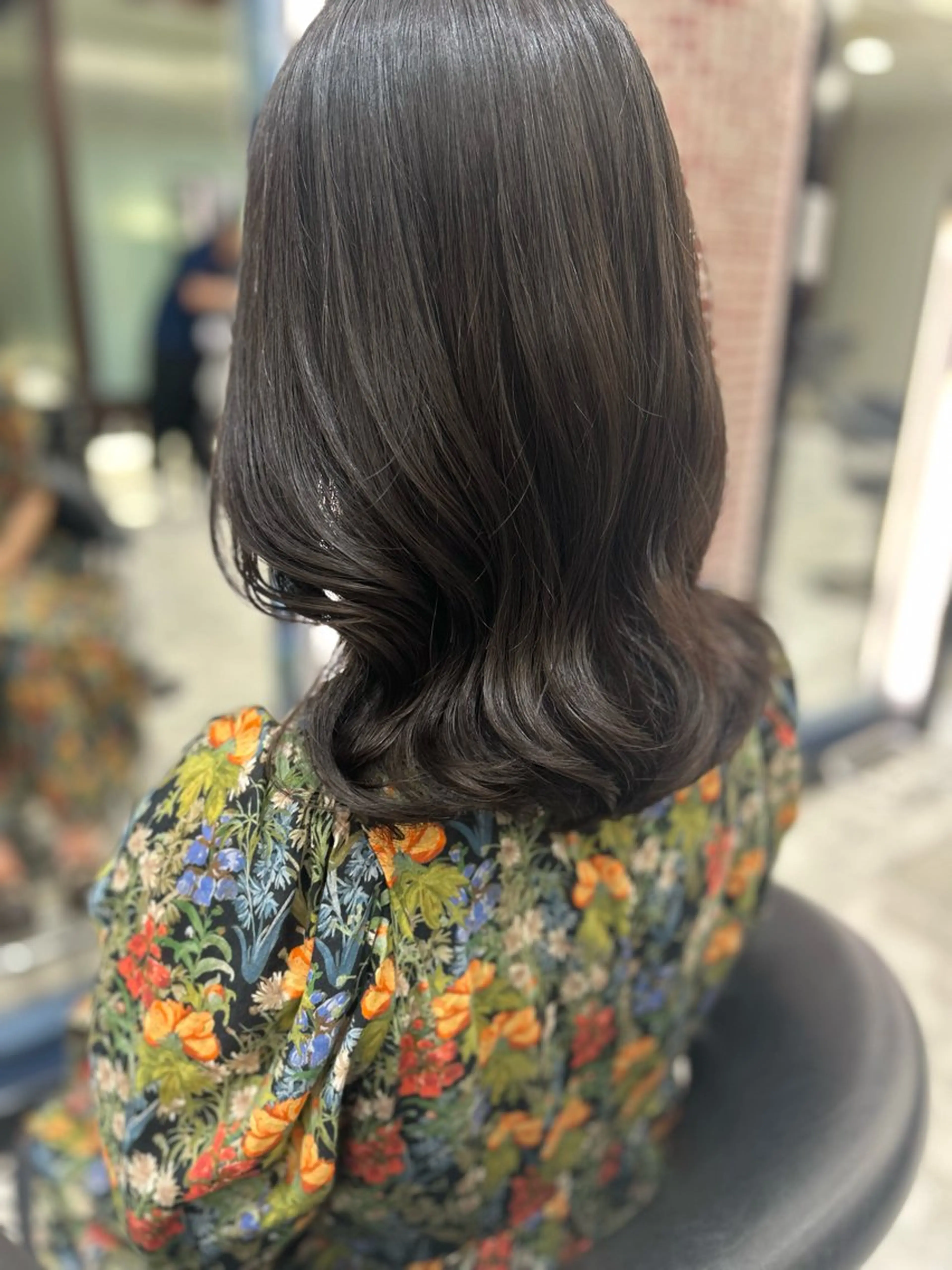 ミディアム カラー ヘアカラー トリートメント コテ巻き風パーマ✨ 韓国ヘア🤎近下菜央のヘアスタイル