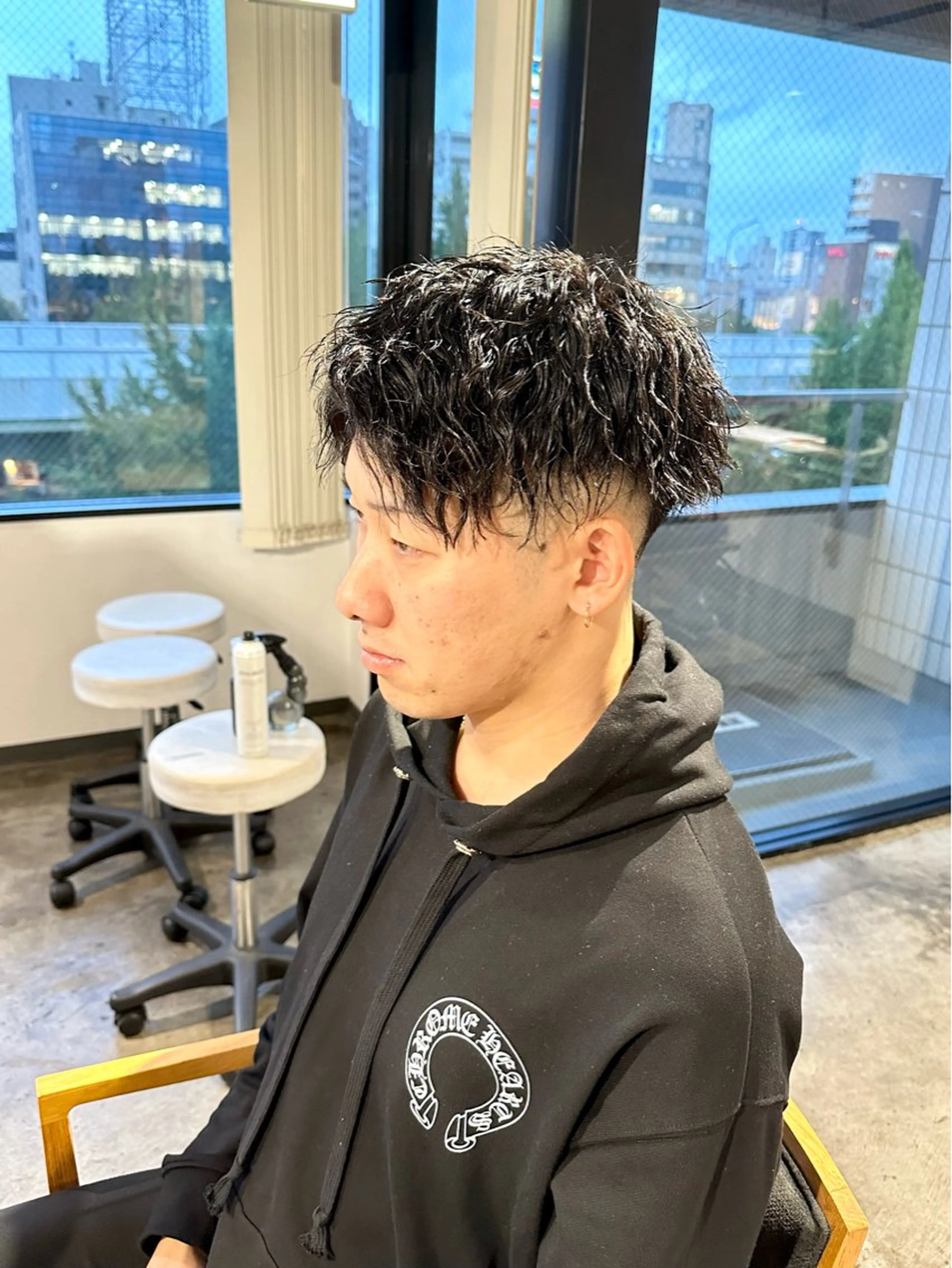 メンズ フェードカット メンズパーマ メンズツイストパーマ 波巻きパーマ ツイストパーマ カット ヘアカラー パーマ トリートメント 骨格補正施術/メンズ 専門美容師/YUYAのヘアスタイル