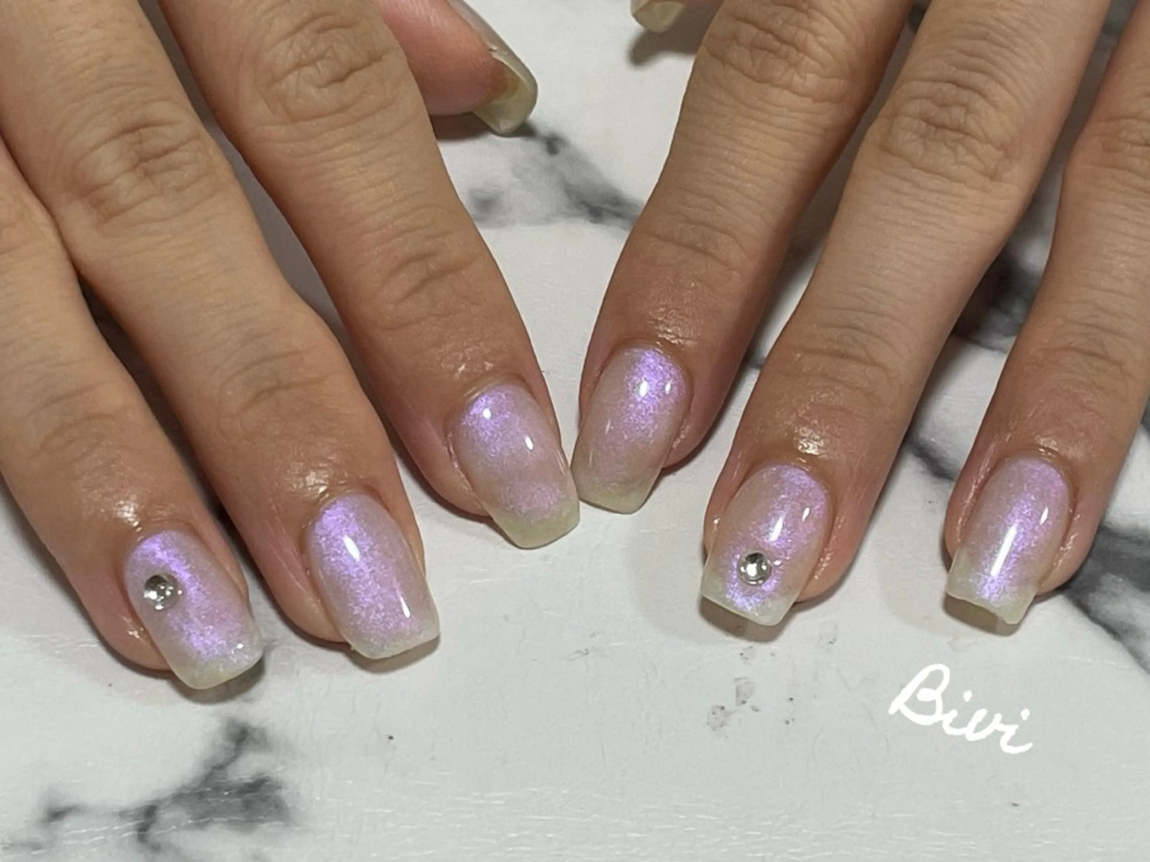 ネイル アートネイル フラッシュネイル ラメ(グリッター) シルバー スクエアネイル ハンドネイル ハンドケア ♡Bivi♡自爪に 優しいネイルサロンのネイルデザイン