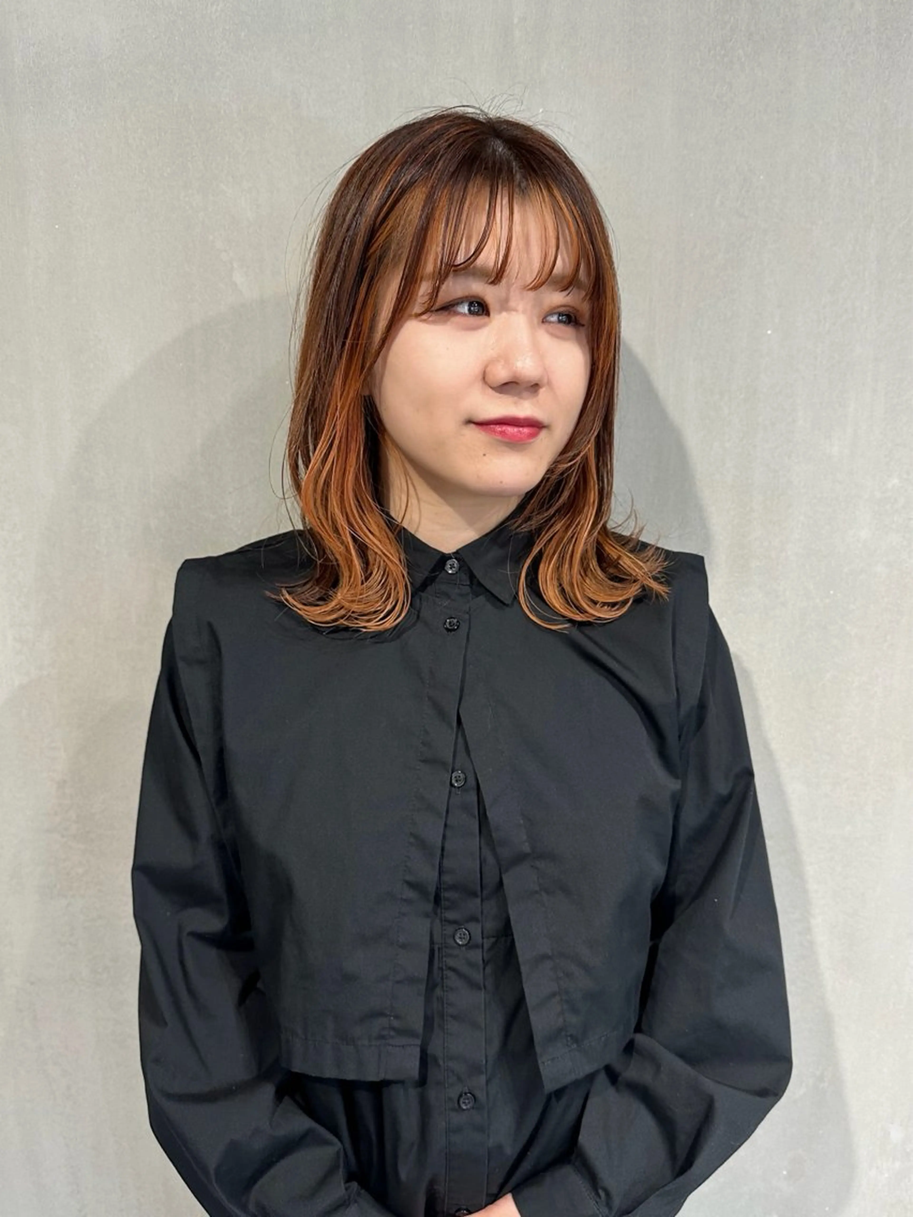 ミディアム カラー 黒髪 岡田 渚のヘアスタイル
