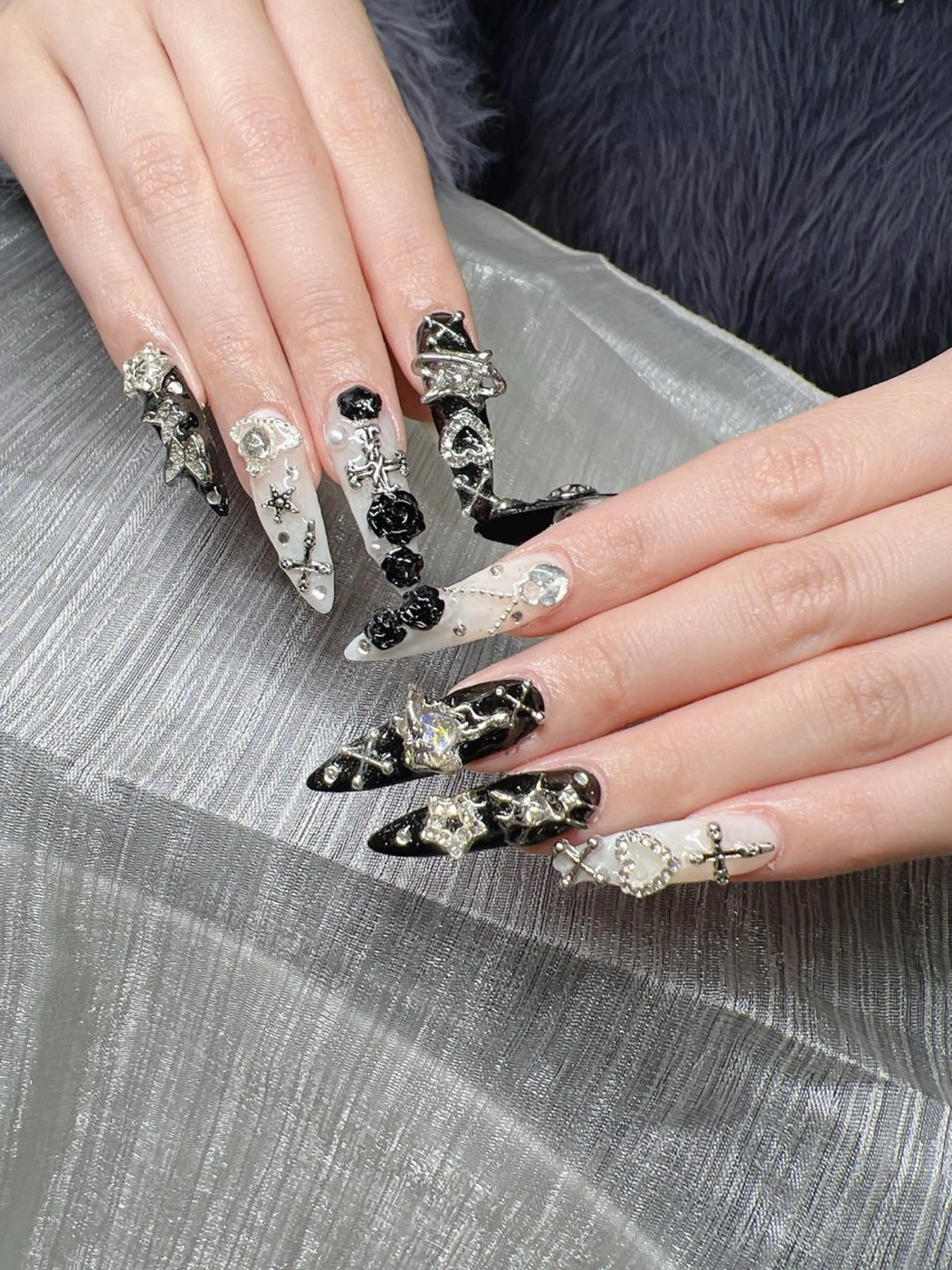 ネイル オーロラネイル チークネイル 長さ出し フットネイル フレンチネイル ハンドネイル Lee Nailsのネイルデザイン