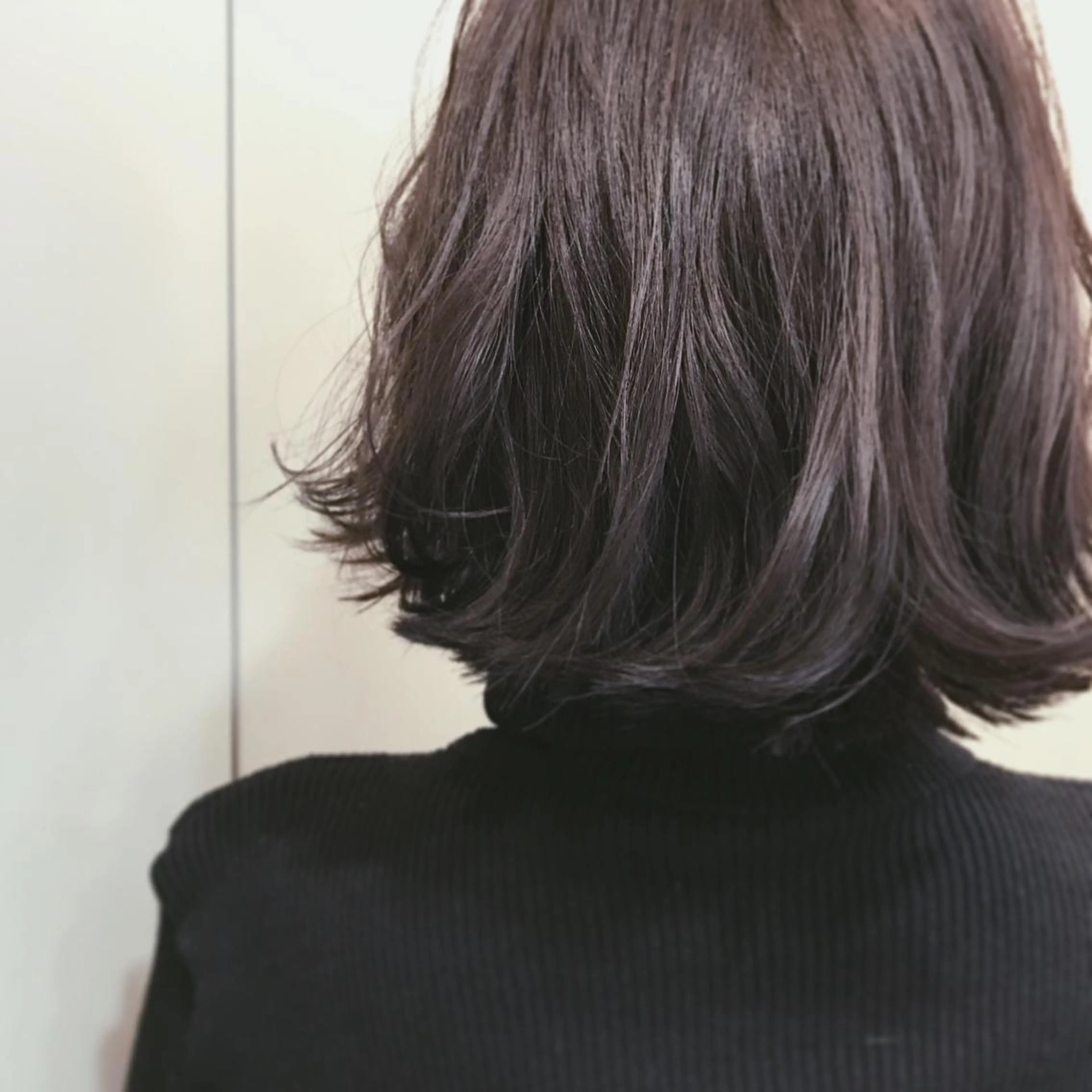 ミディアム カラー ボルドーカラー グレージュ HARUNA🤍 大人ショートヘアのヘアスタイル