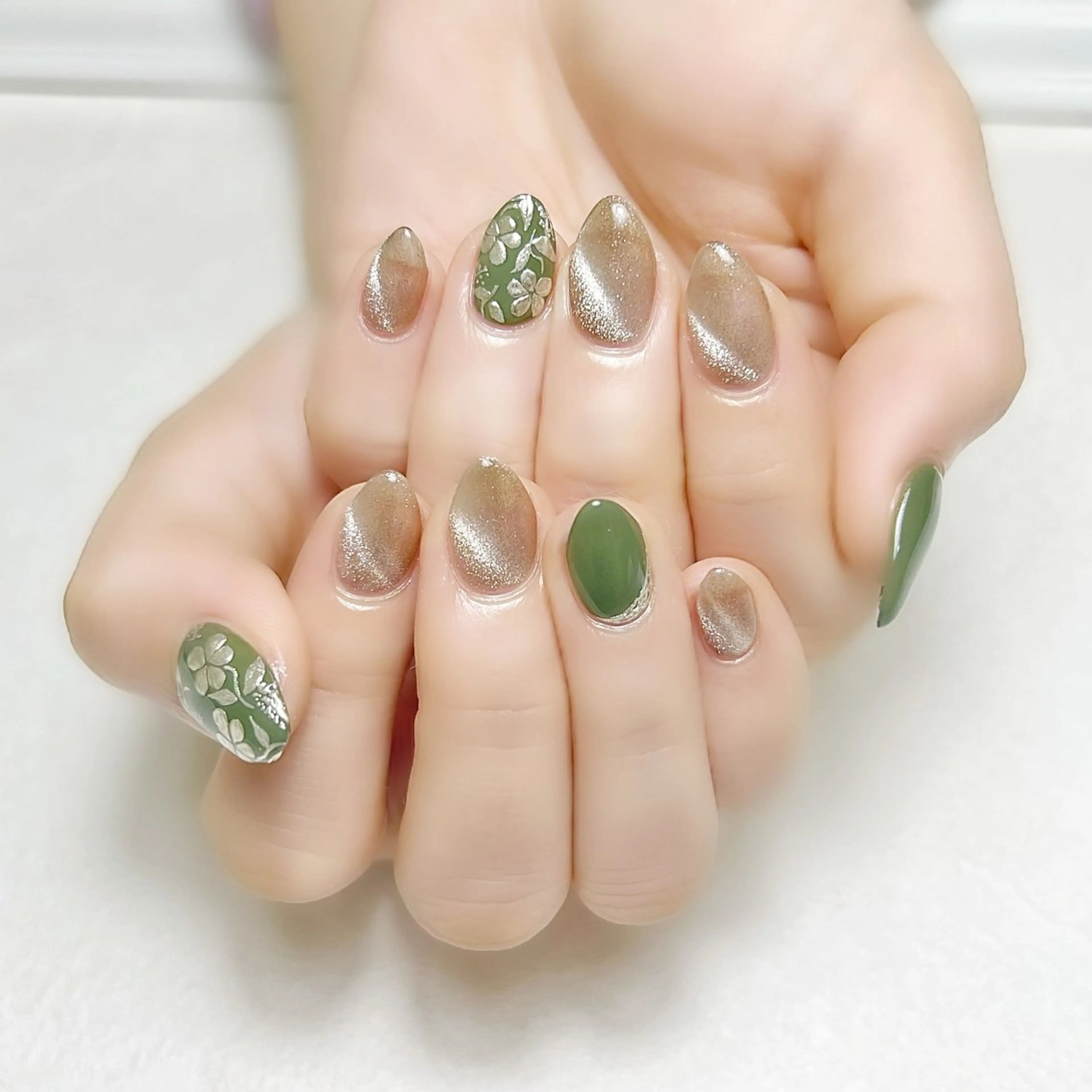 ネイル フラワーネイル グリーン マグネットネイル ミラーネイル rouse nail RISATOのネイルデザイン