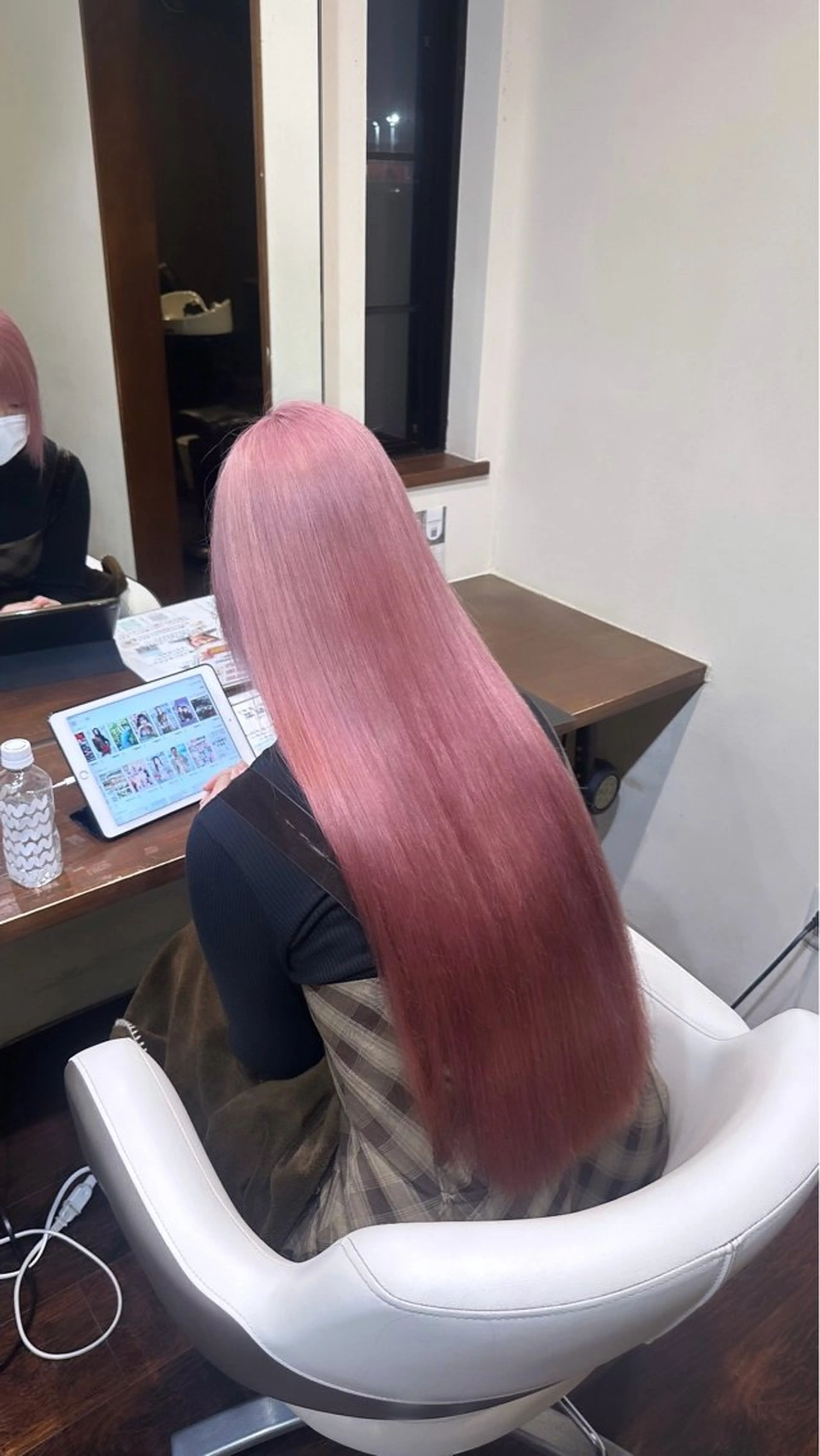 ロング カラー ヘアカラー トリートメント 梨菜/ハイトーン /ブリーチカラーのヘアスタイル