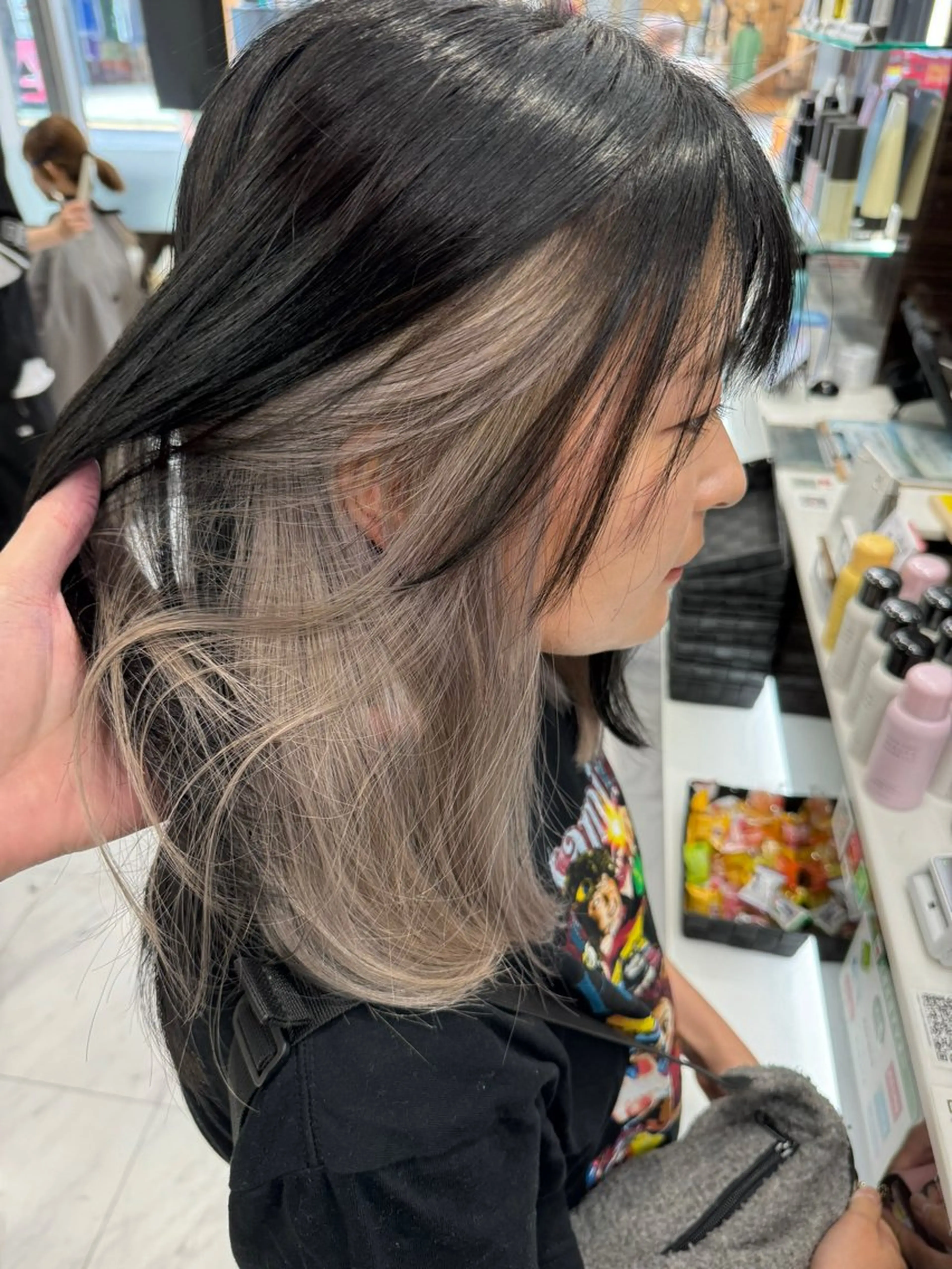 セミロング カラー ヘアアレンジ 切りっぱなしボブ ミストバング 黒髪 ブリーチ ブルーカラー カット ヘアカラー トリートメント 目黒 碧人のヘアスタイル