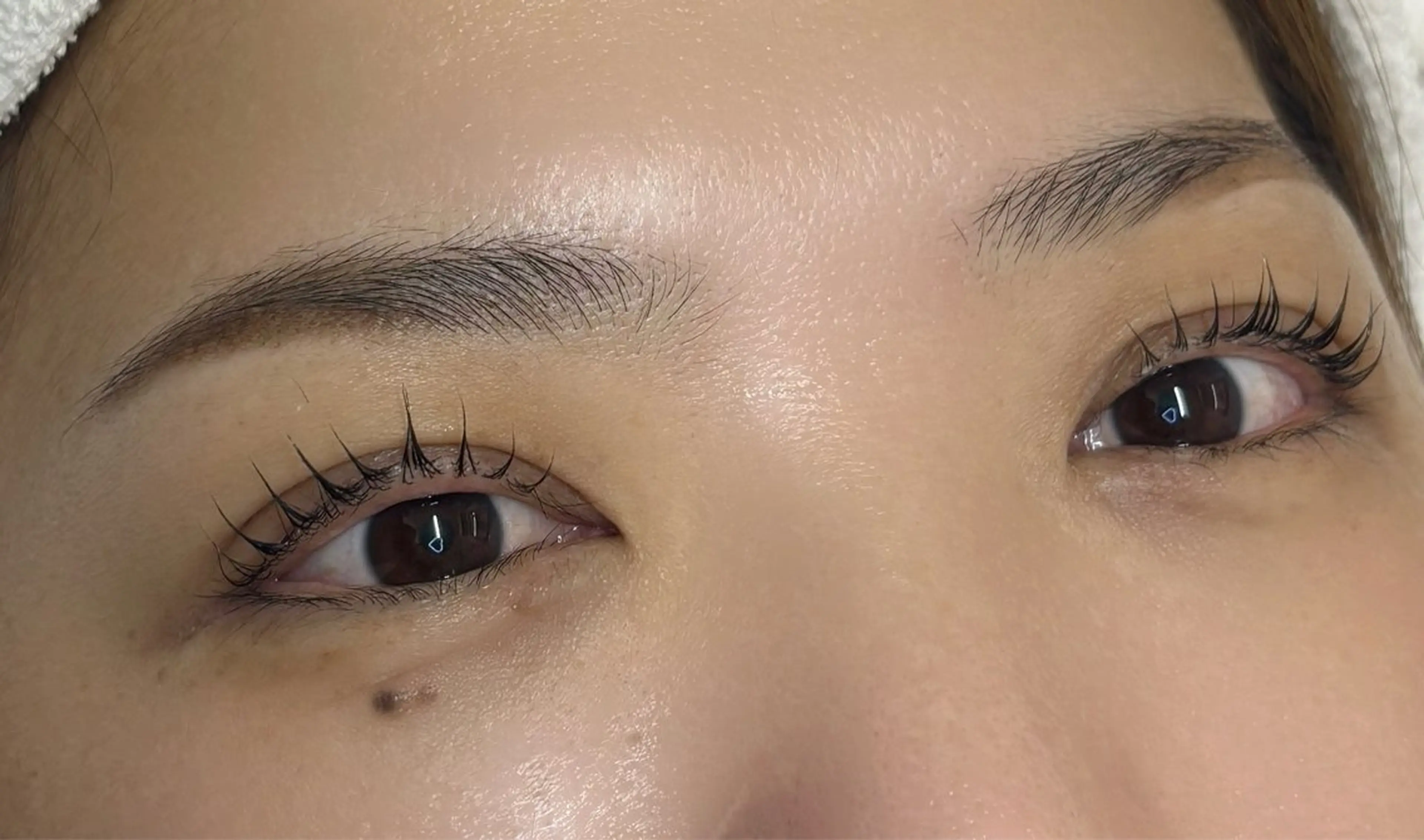 マツエク・マツパ 超透明感カラー🦋韓 国羽エクステ🪽🫧のヘアスタイル