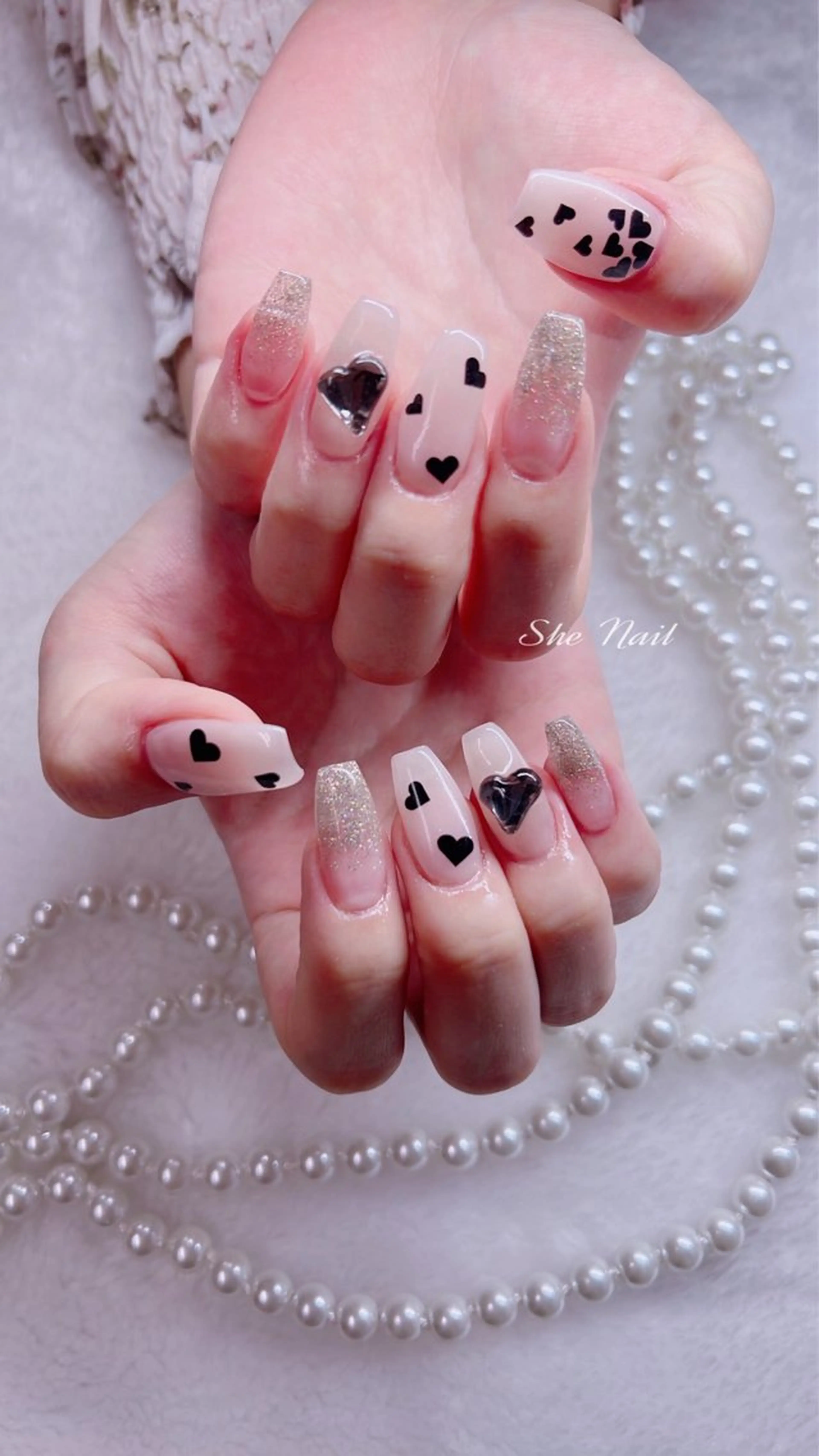 ネイル チークネイル 長さ出し フレンチネイル ハート キラキラネイル ハンドネイル She   Nail所属・ISA_ BELLAのネイルデザイン