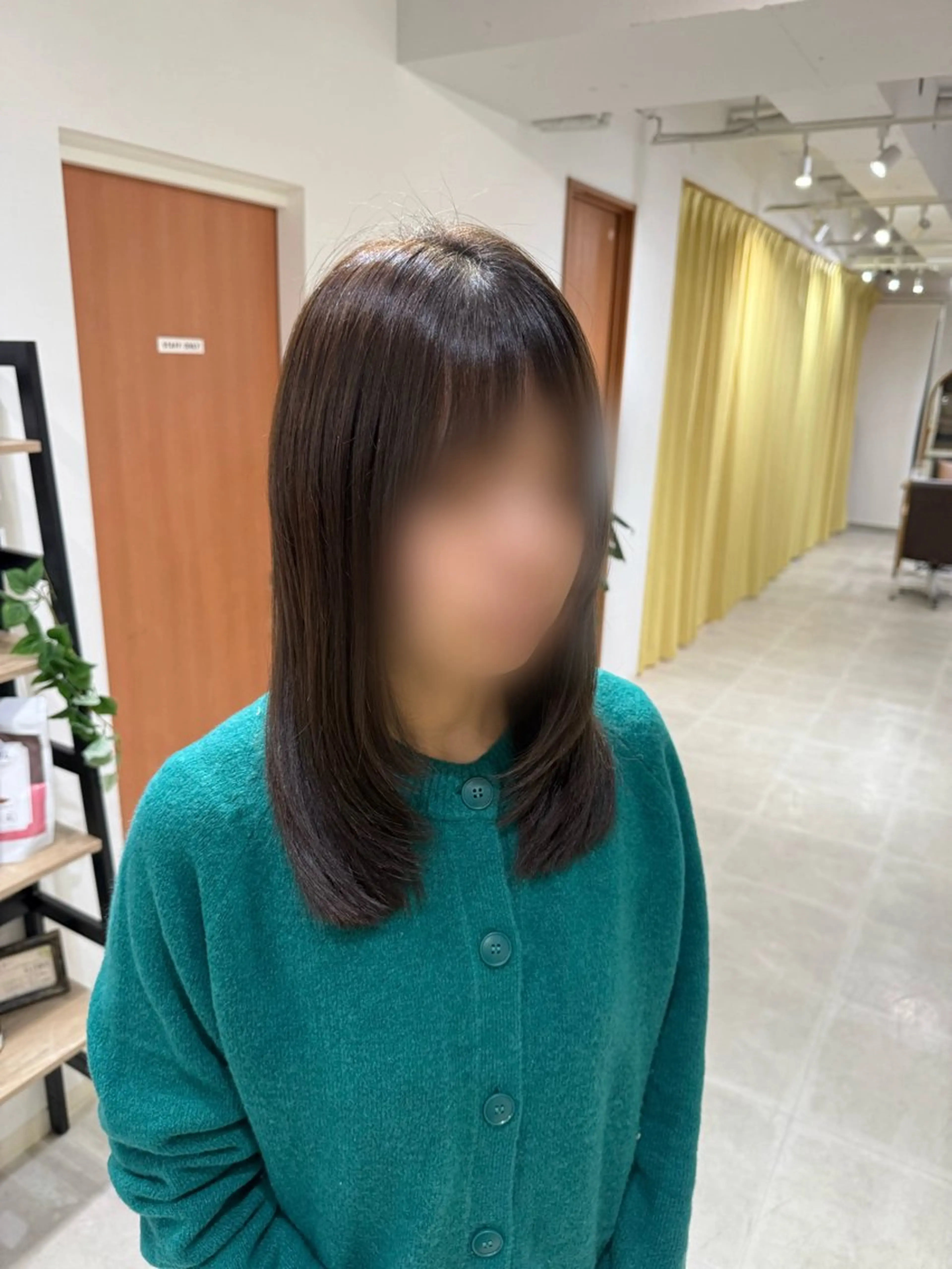 セミロング カラー カット ヘアカラー 島 歩那のヘアスタイル