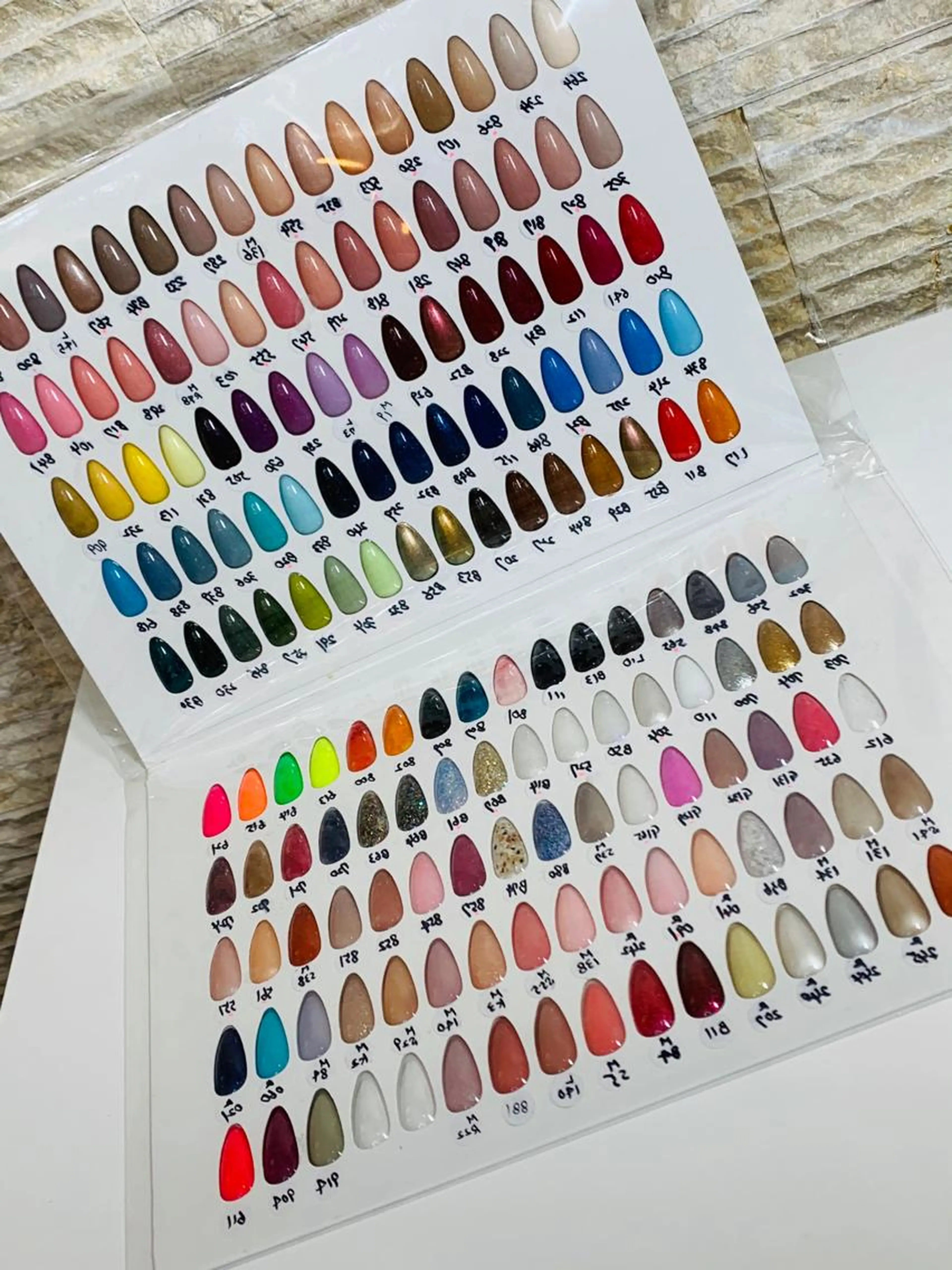 ワンカラー💕初回3,900円🥰オフィスネイルにピッタリなヌーディカラーから、色々取り揃えております!!の写真