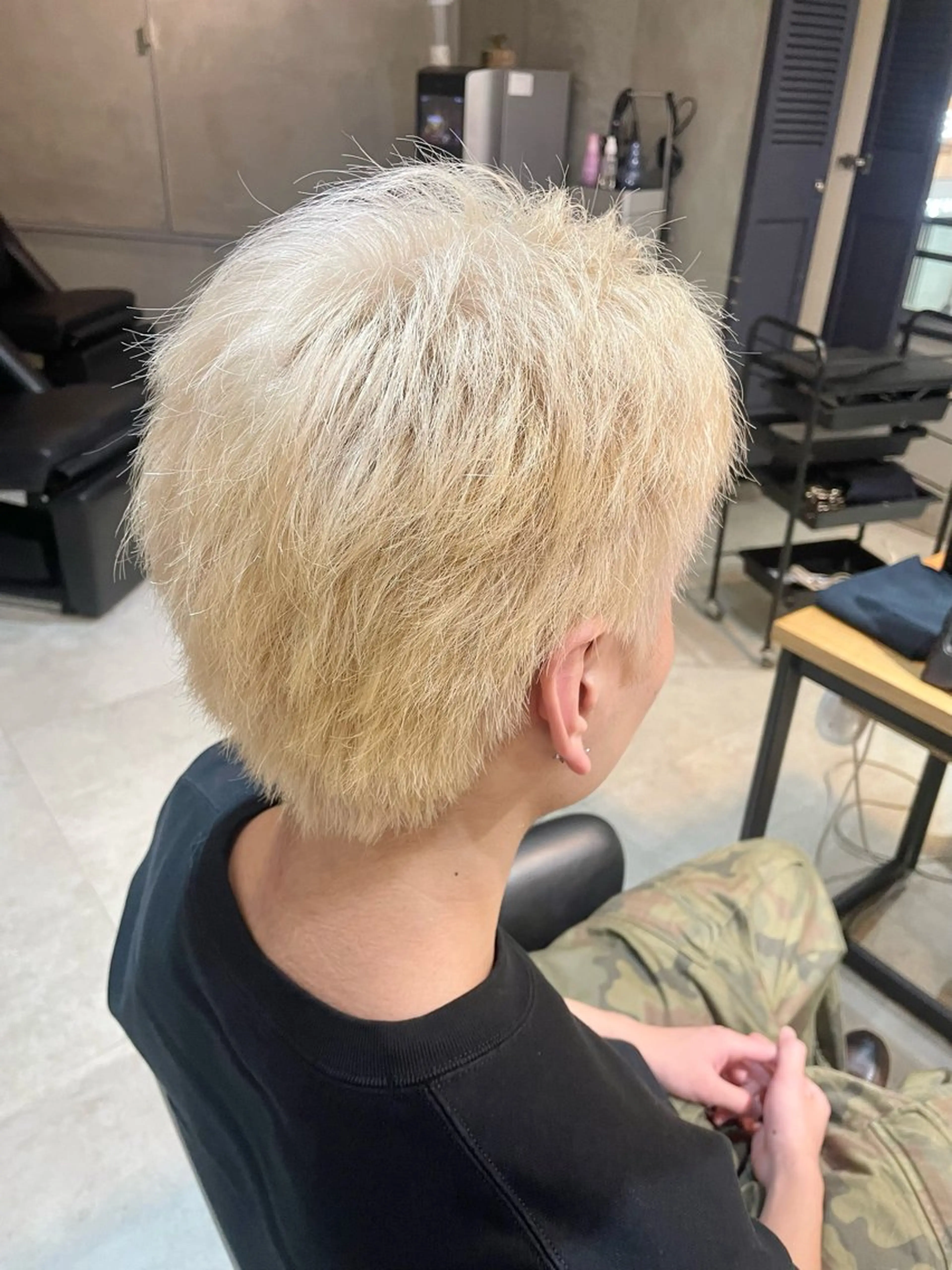 ショート カラー ブロンド ホワイトブロンド ヘアカラー HAYATA/透明感 /派手髪/ケアブリのヘアスタイル