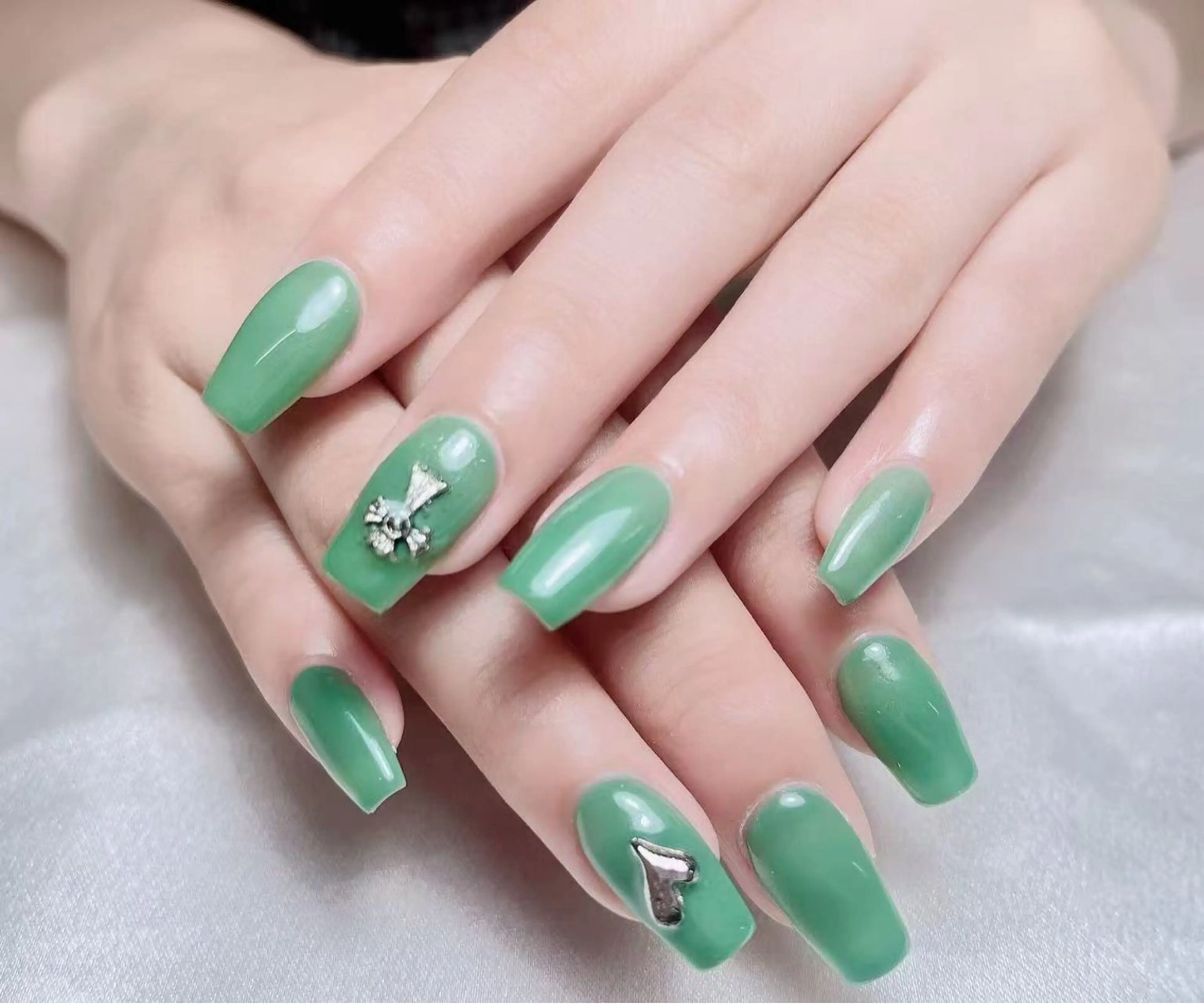 ネイル LR.ONE リナのネイルデザイン