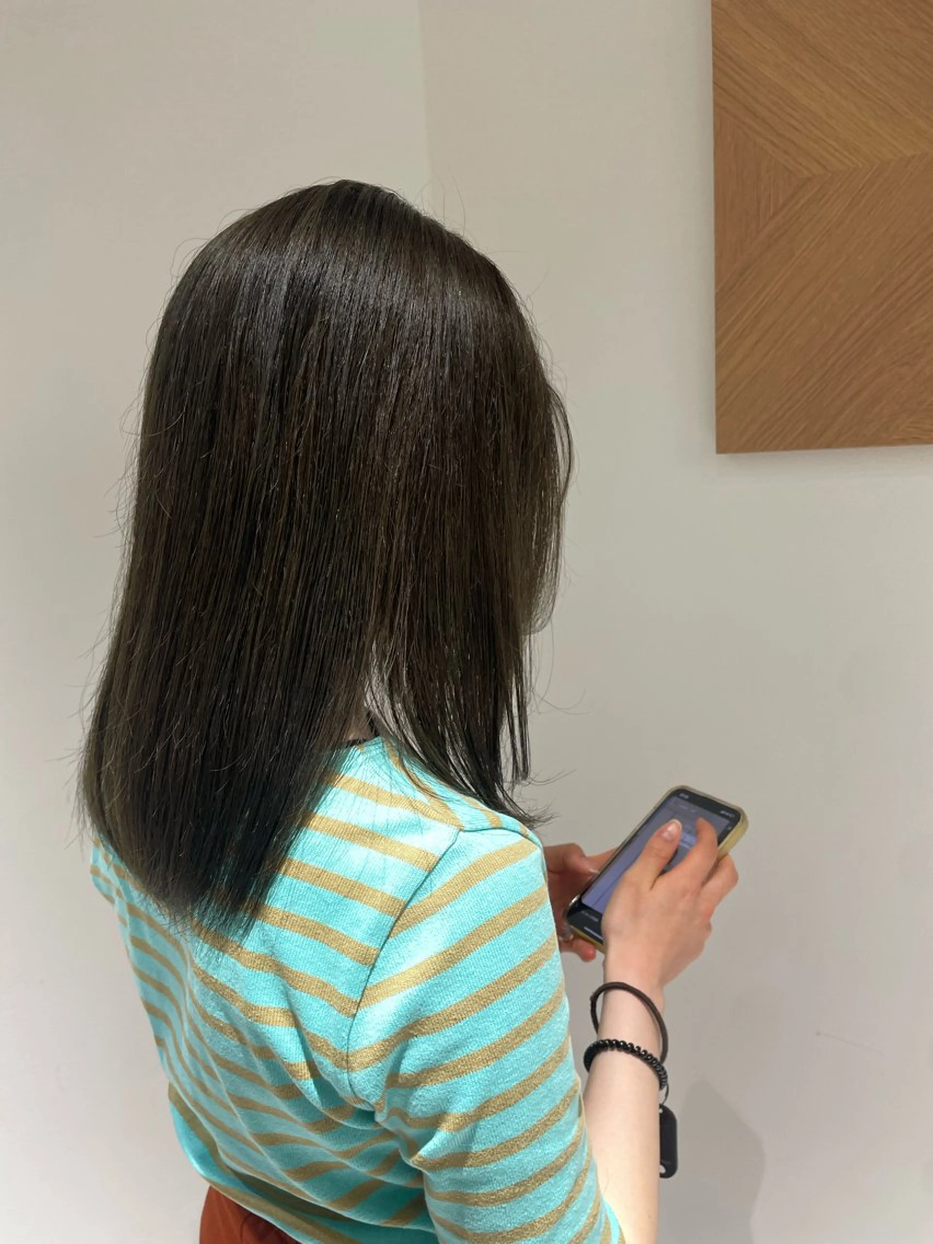 セミロング カラー イヌマル アユ / Fier umedaのヘアスタイル