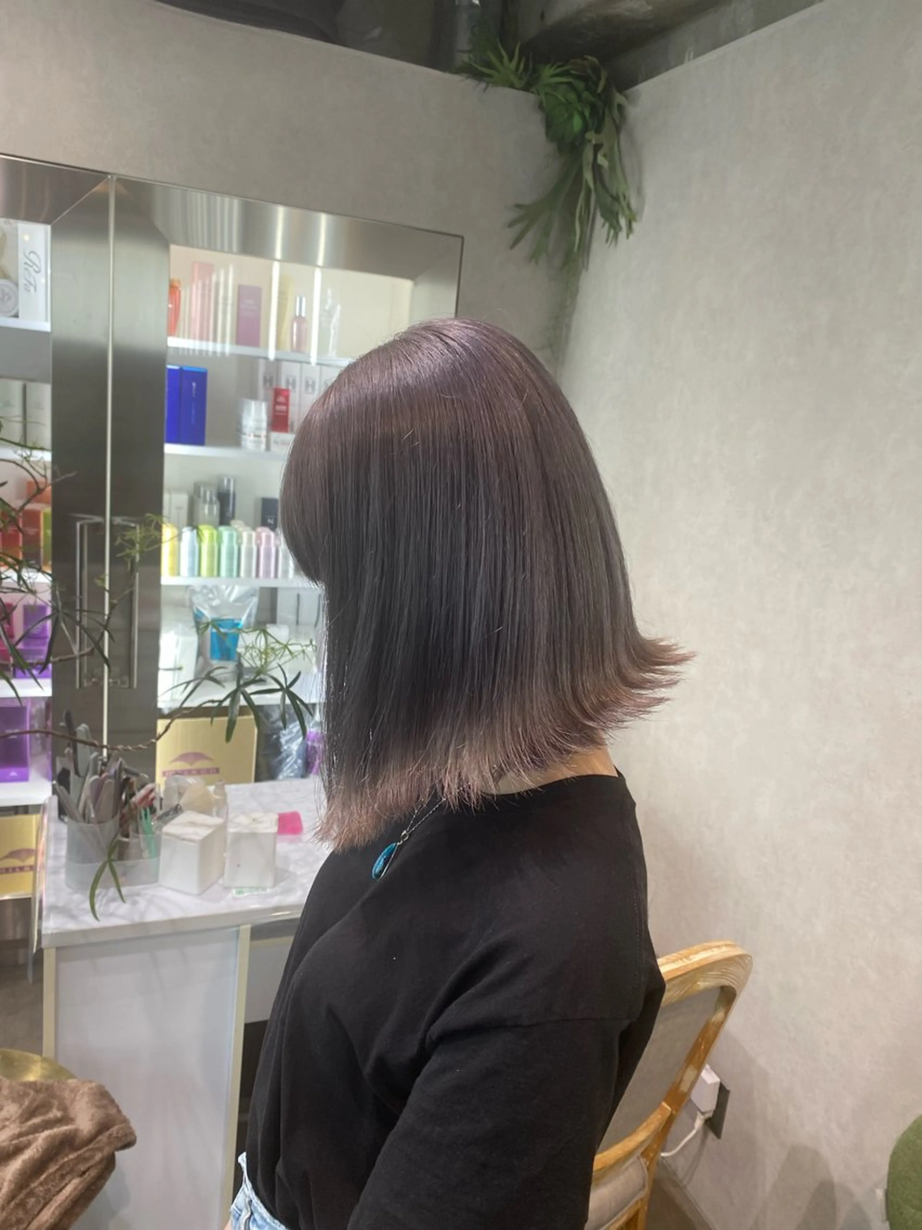 ミディアム パープルカラー ヘアカラー トリートメント 派手髪ハイトーン💛 ネイル💅まりなのヘアスタイル