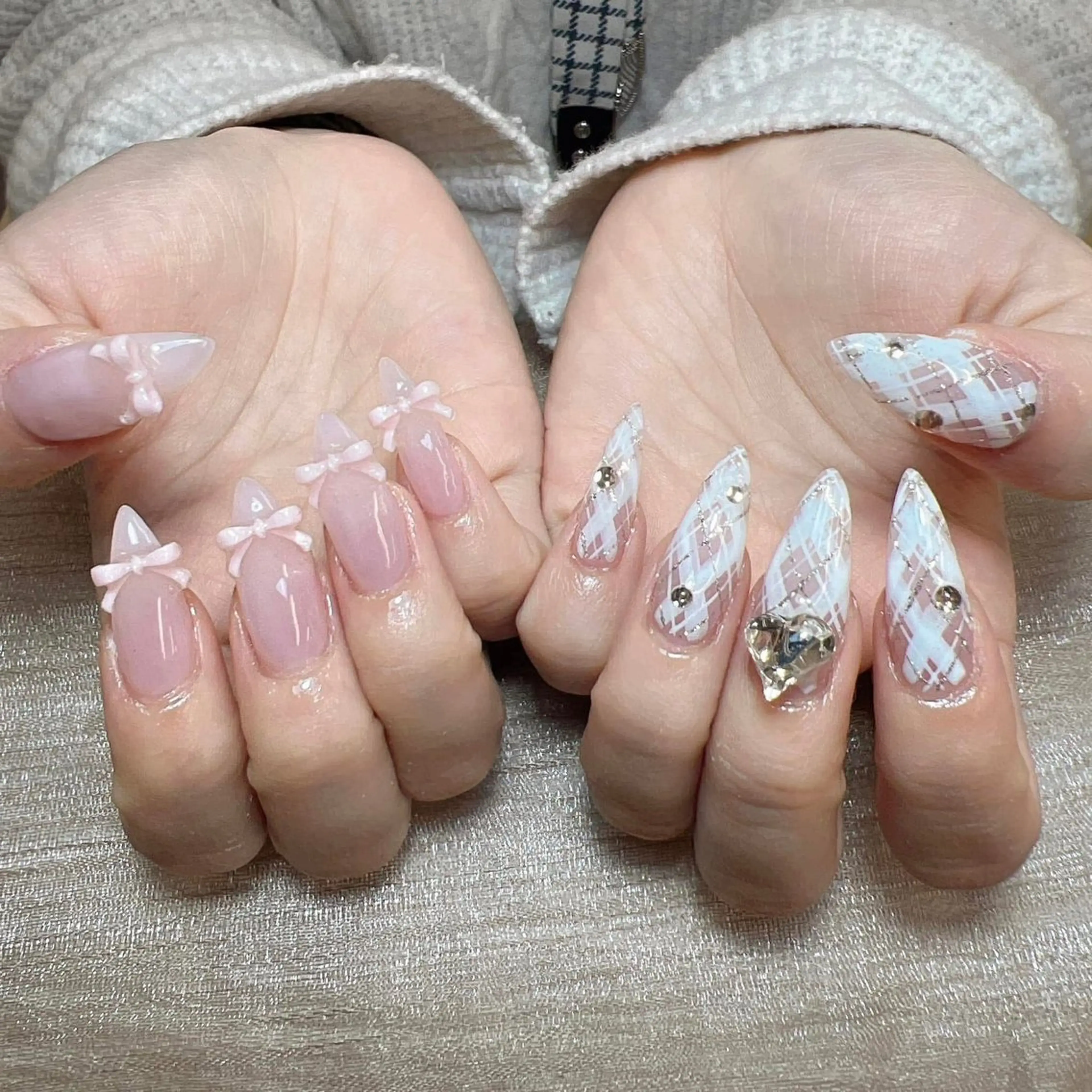 ネイル アートネイル オーロラネイル チークネイル 長さ出し フットネイル ハンドネイル ハンドケア Mio_ Noiranailのネイルデザイン