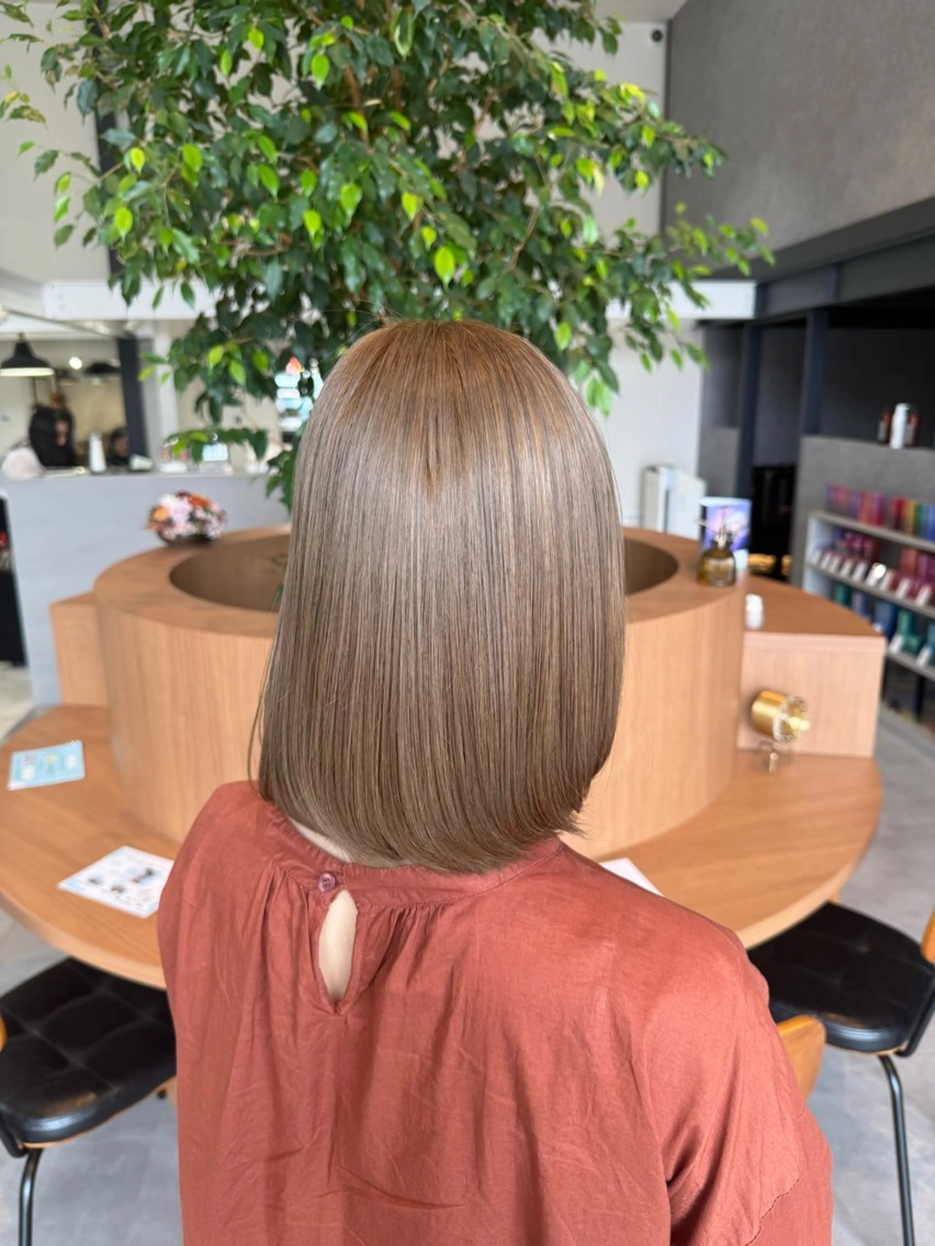 ミディアム カラー ハイトーンカラー カット ヘアカラー ayaka |トレンドヘアのヘアスタイル