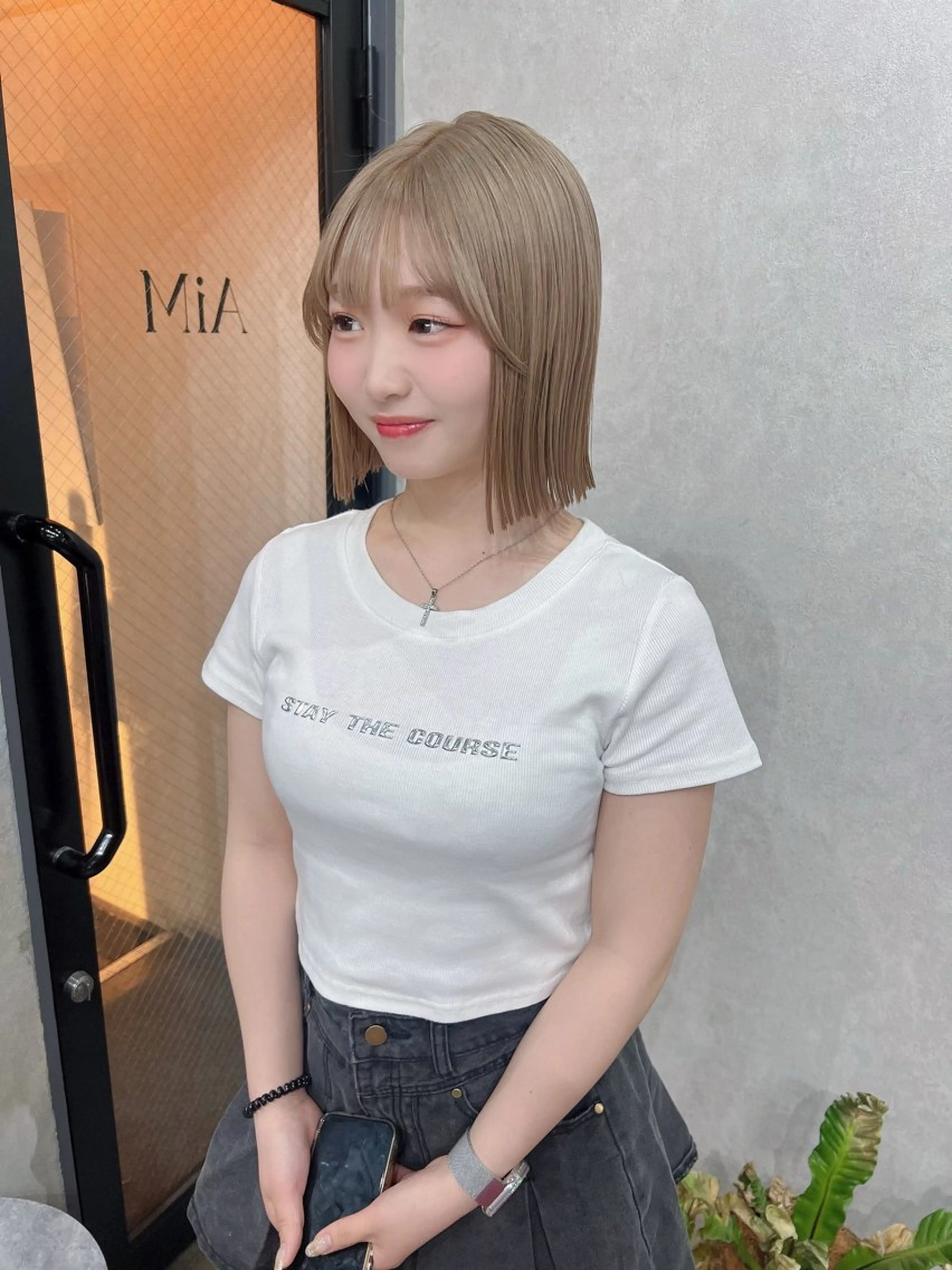 ショート カラー ベージュカラー ブリーチ ケアブリーチ ハイトーンカラー ミルクティーベージュ カット ヘアカラー YUI ハイトーンカラーのヘアスタイル