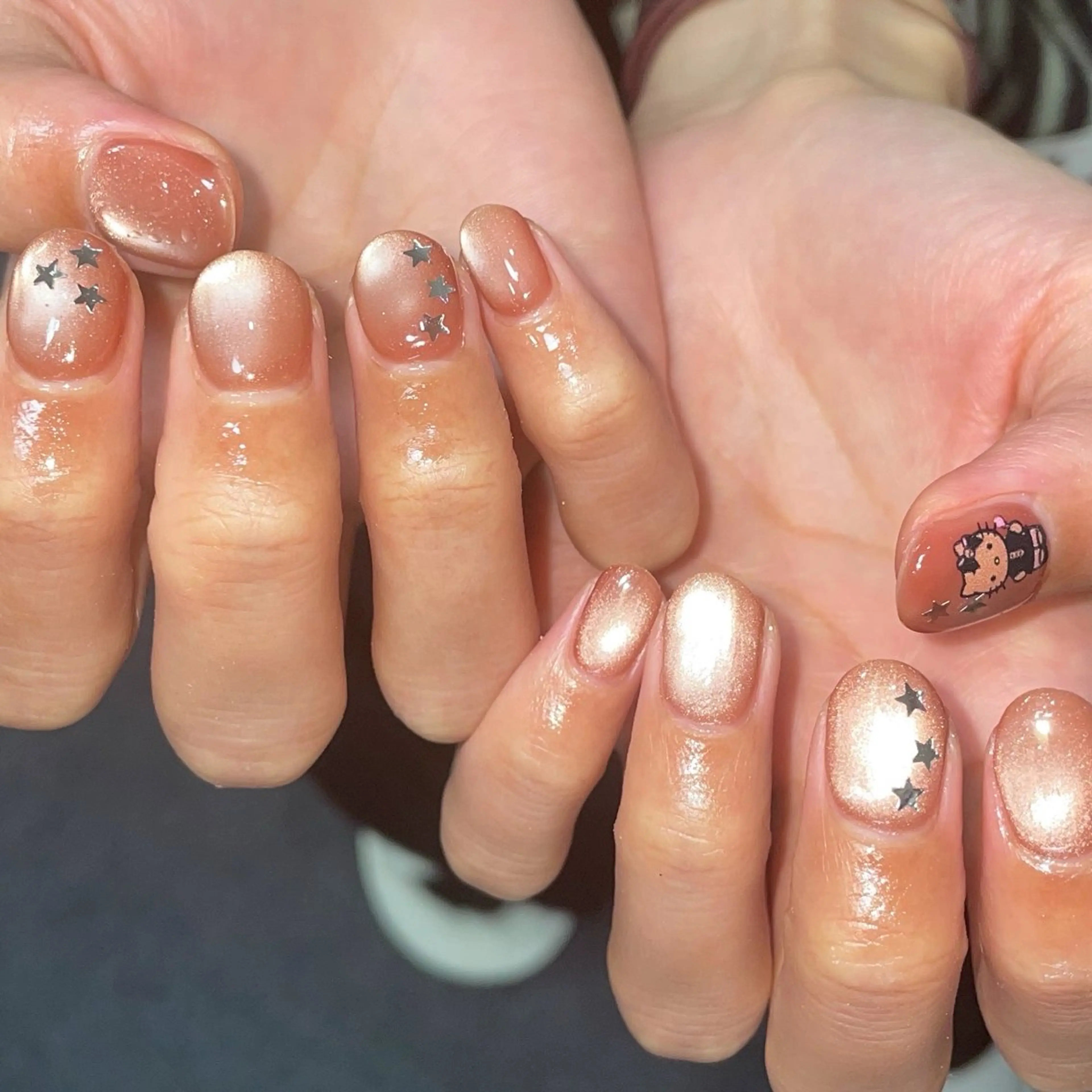 ネイル ホログラムネイル マグネットネイル ピンク シンプルネイル ハンドネイル ハンドケア 🎀NAIL🎀 AI🪄︎︎◝✩のネイルデザイン