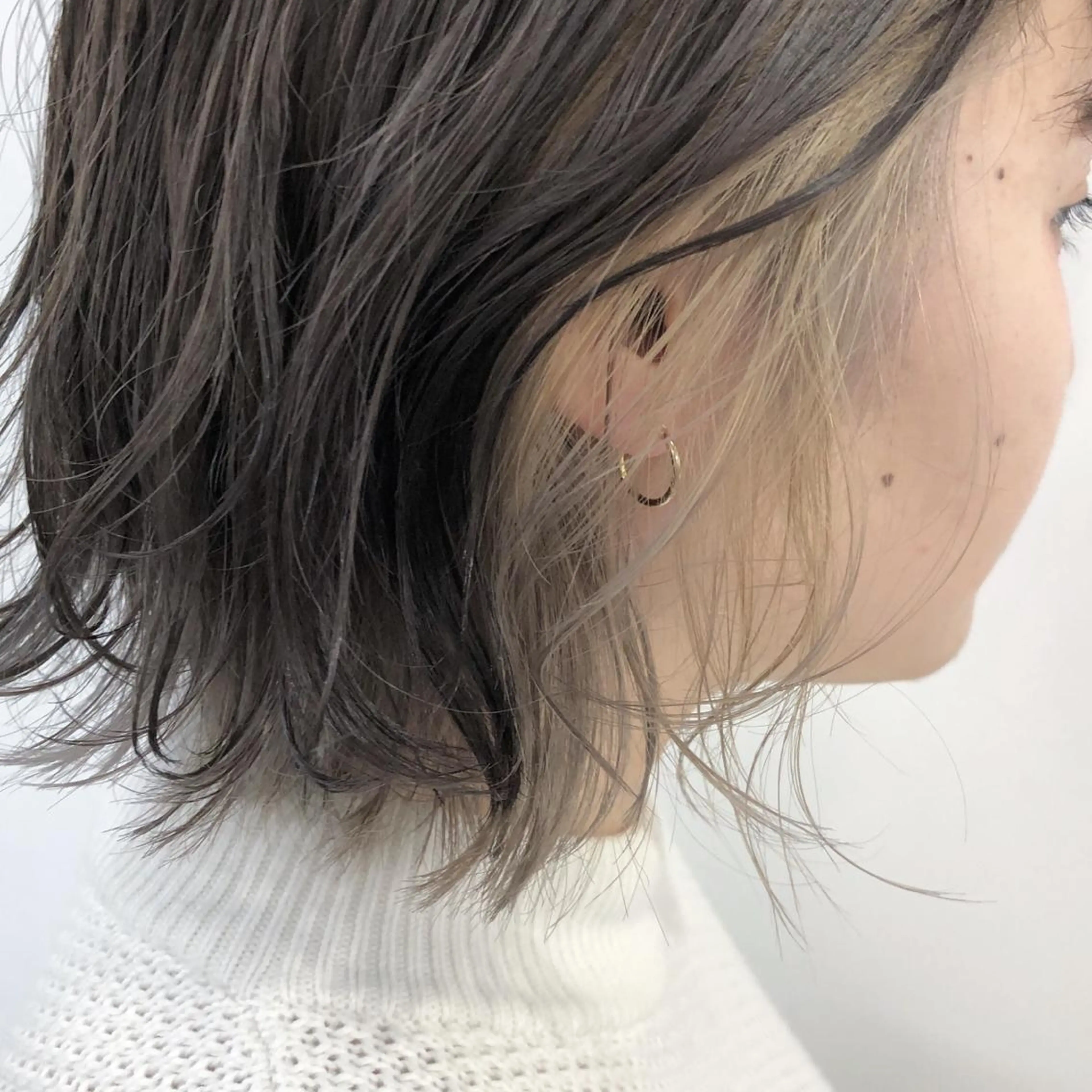 ショート カラー ベージュカラー ニシオカ タクヤのヘアスタイル