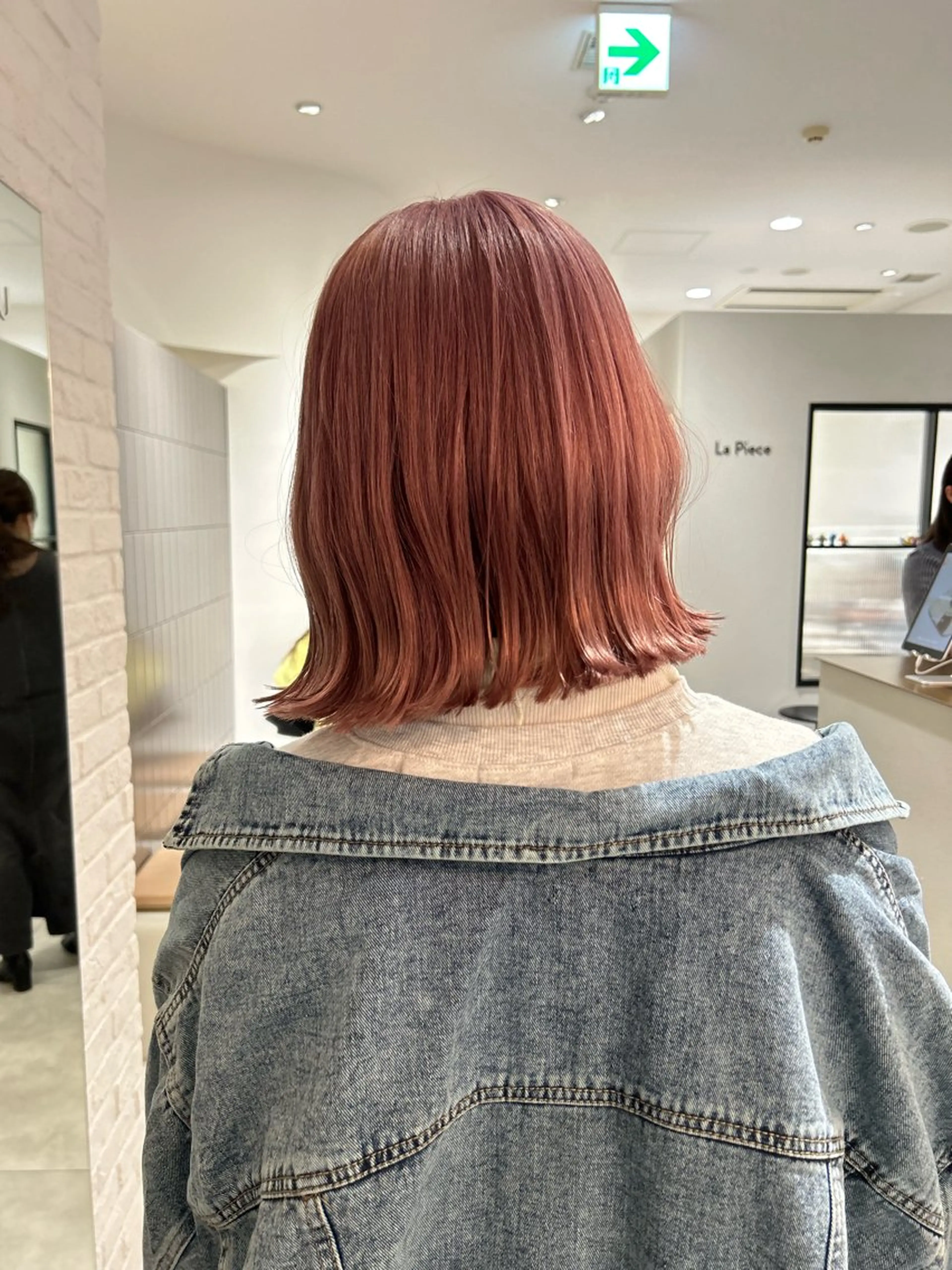 ショート カラー ブリーチ ピンクカラー ヘアカラー オリーブベージュ/ ブリーチなし透明感のヘアスタイル