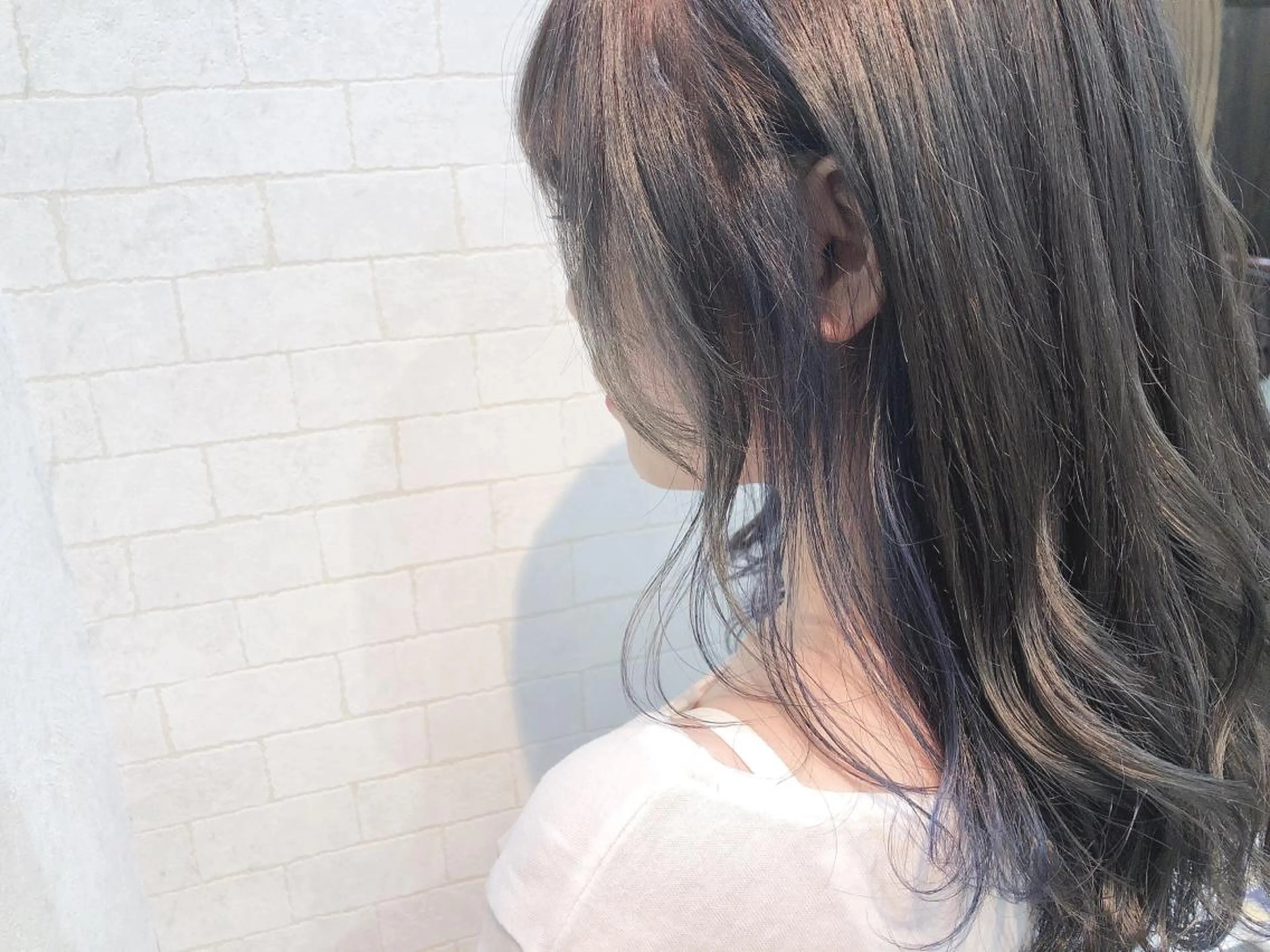 ミディアム カラー ブルーカラー グレージュ インナーカラー 小森 拓哉のヘアスタイル