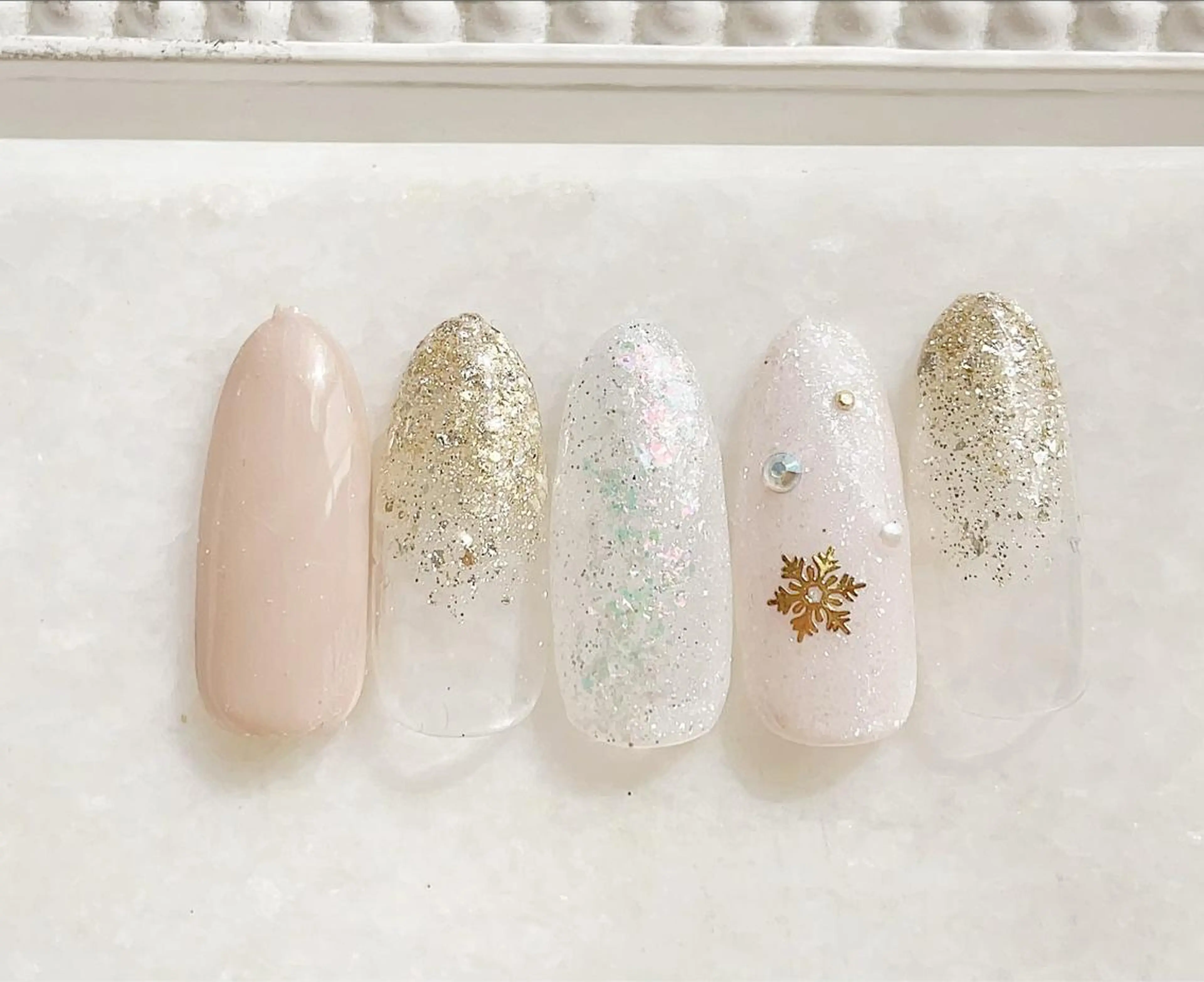 ネイル ジェルネイル キラキラネイル パラジェル 冬ネイル ハンドネイル Satomi  のネイルデザイン