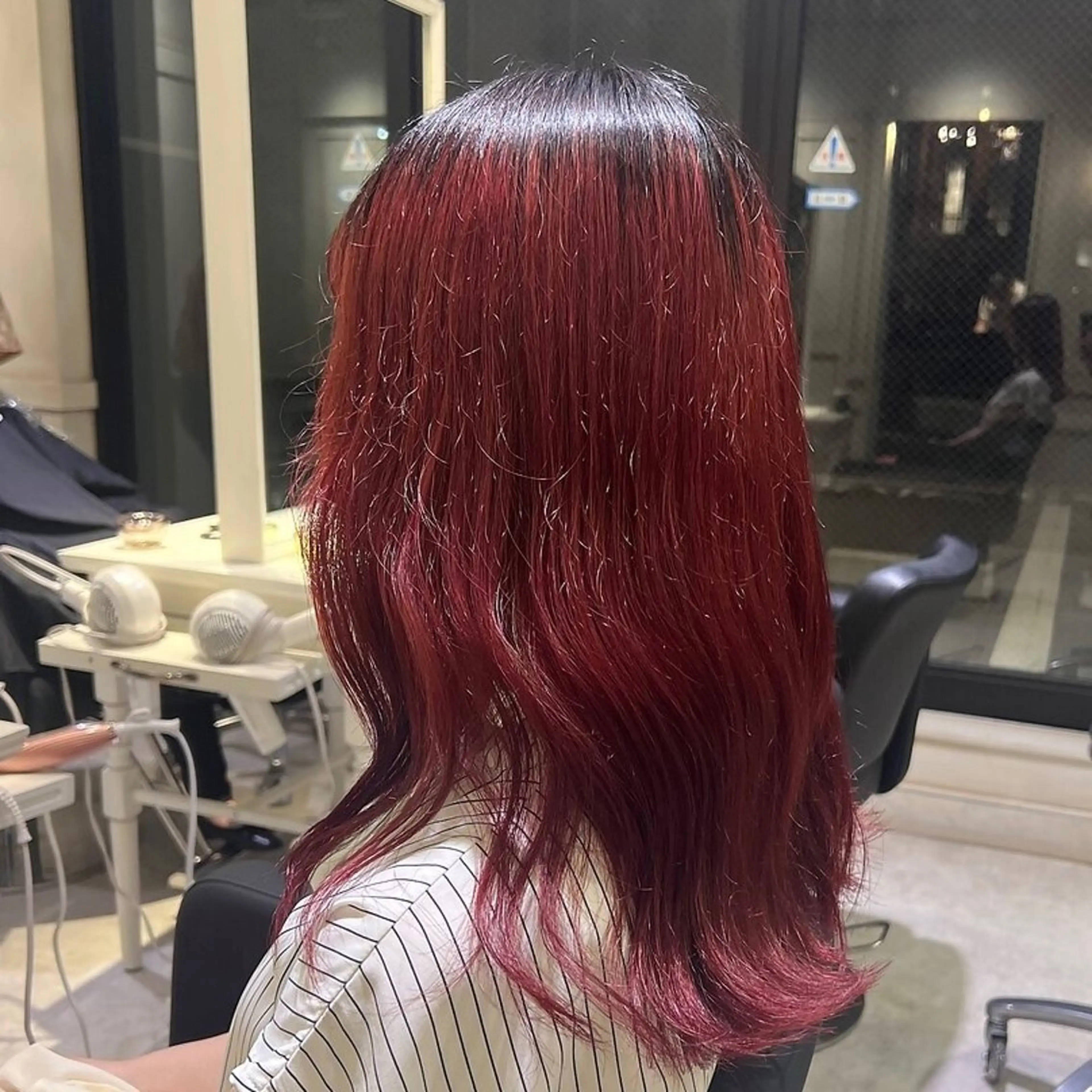 セミロング カラー ブリーチ ハイトーンカラー レッドカラー 💖ブリーチ/暖色 𝐘𝐮𝐢💖のヘアスタイル