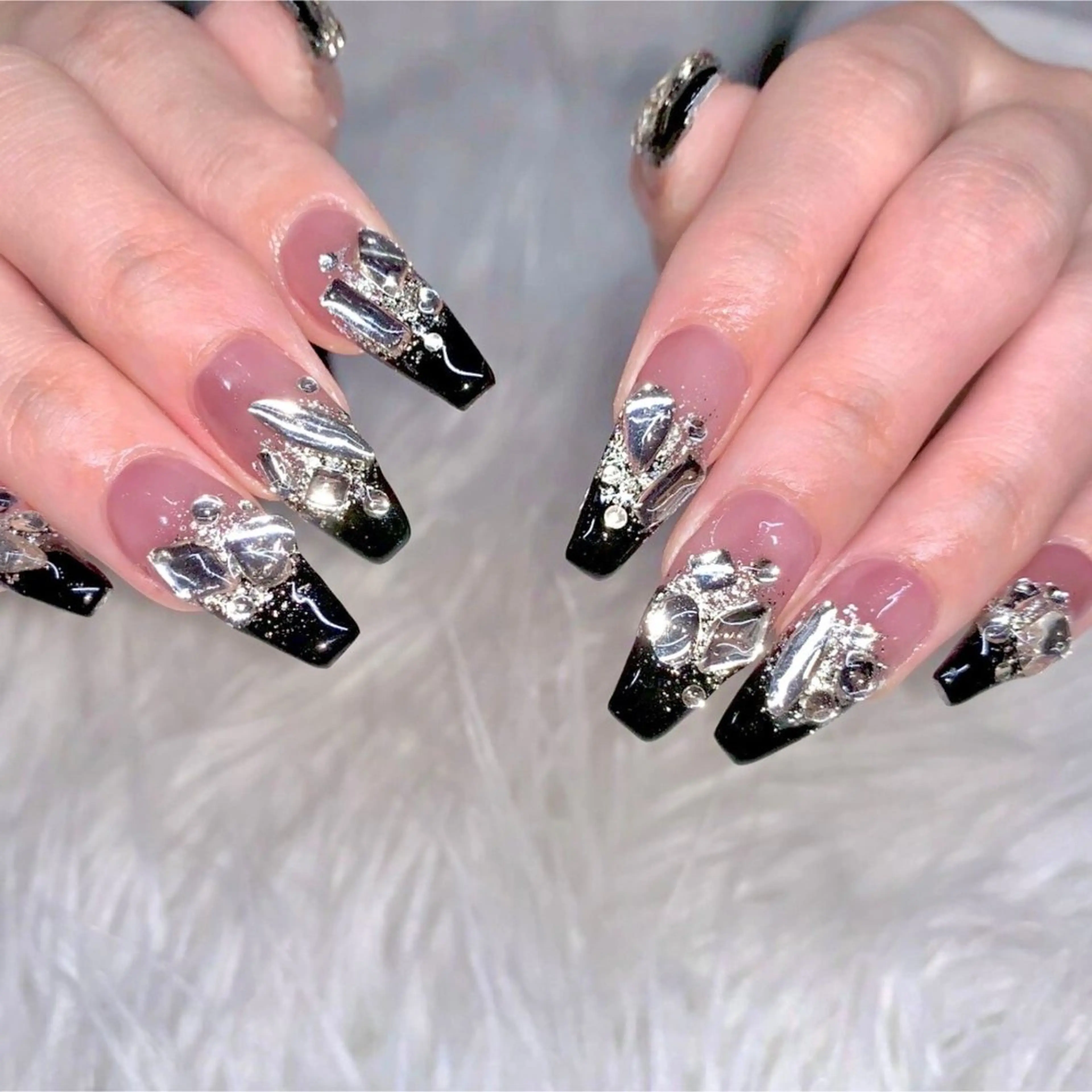 ネイル ハンドネイル フットネイル TiTi Pomme Rinoのネイルデザイン