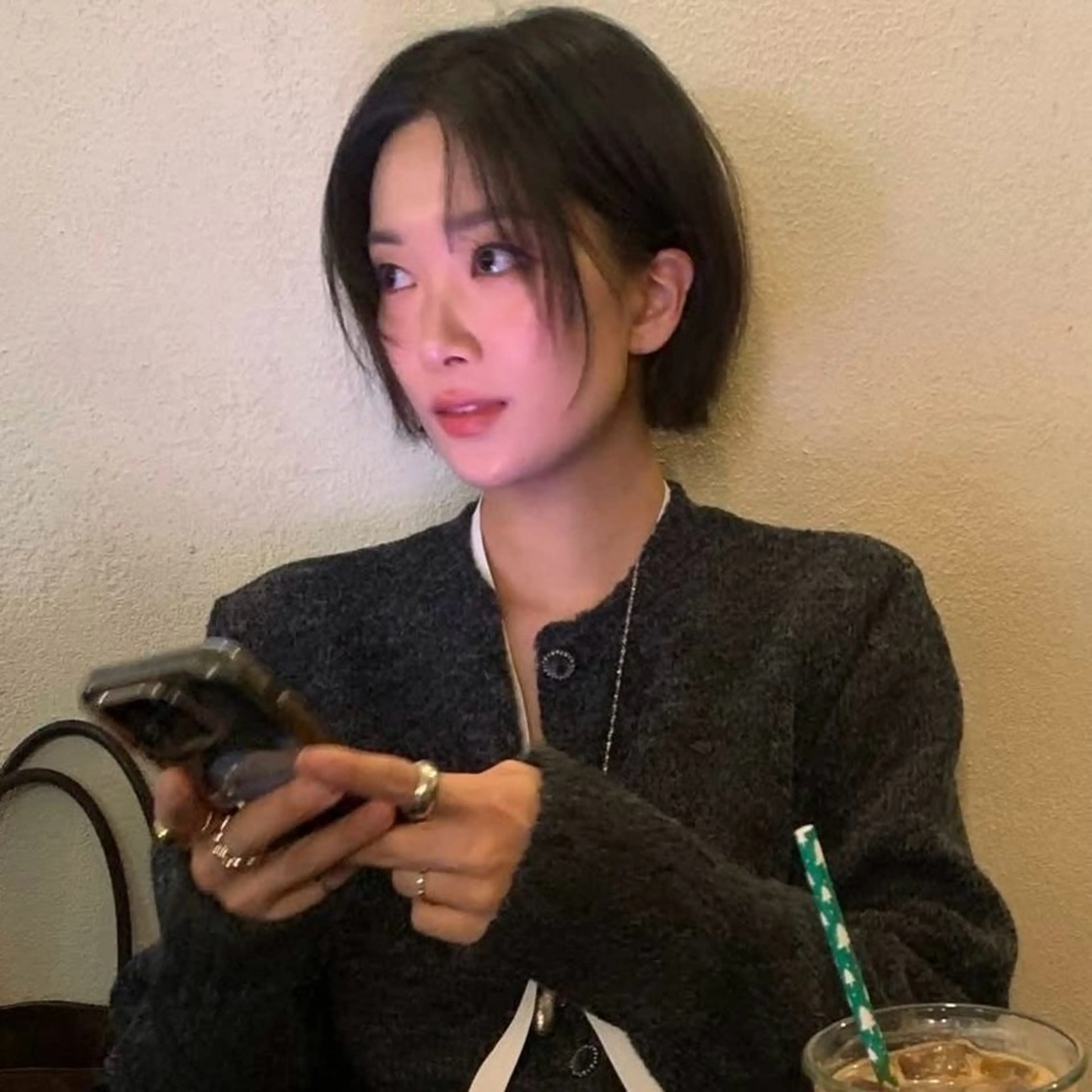 ショート カラー パーマ 透明感カラー 顔まわりレイヤー 顔周りカット ハッシュカット レイヤーカット nonoka オリーブ/グレージュのヘアスタイル