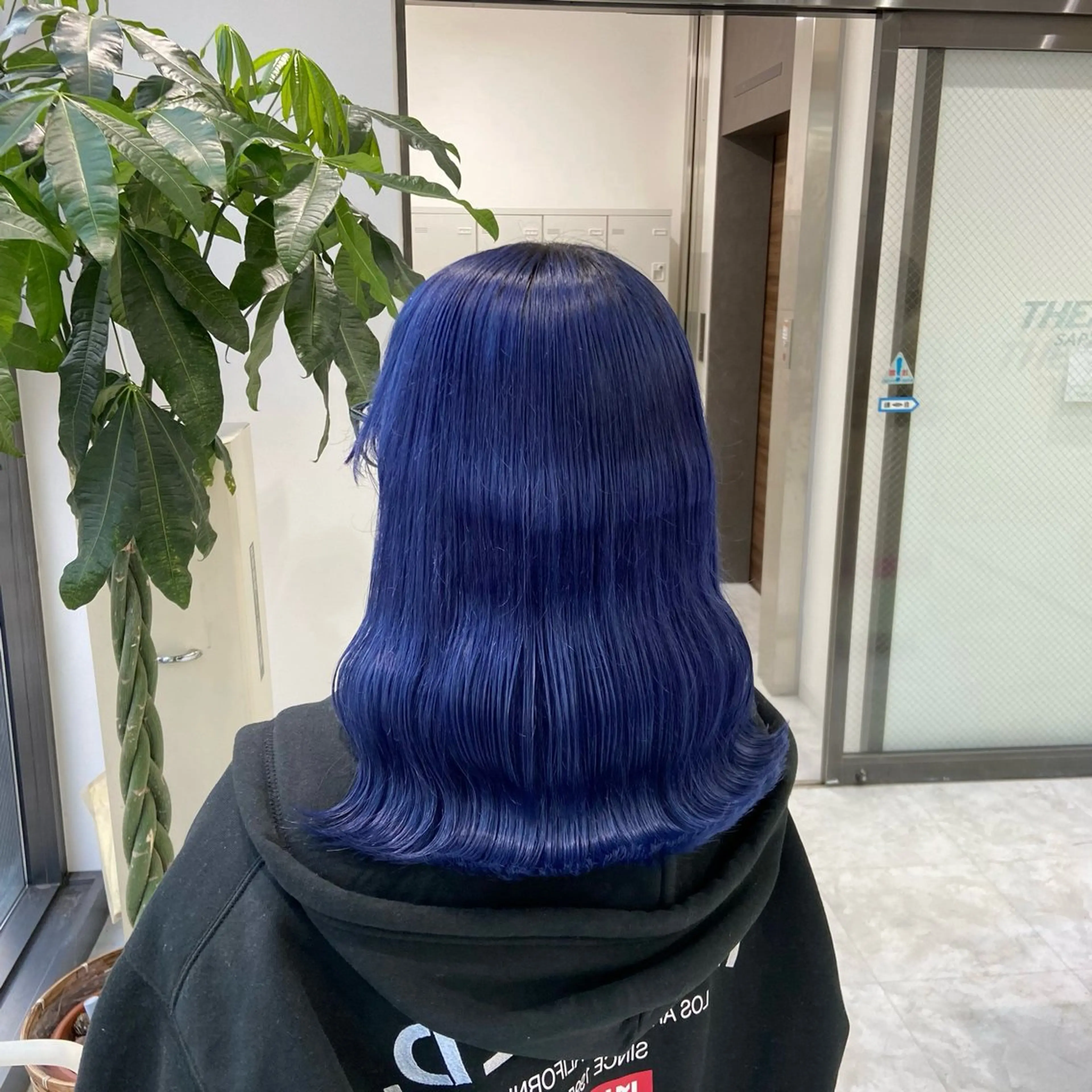 セミロング カラー パーマ ヘアアレンジ 透明感ブリーチカラー 🌈TOMOHIROのヘアスタイル