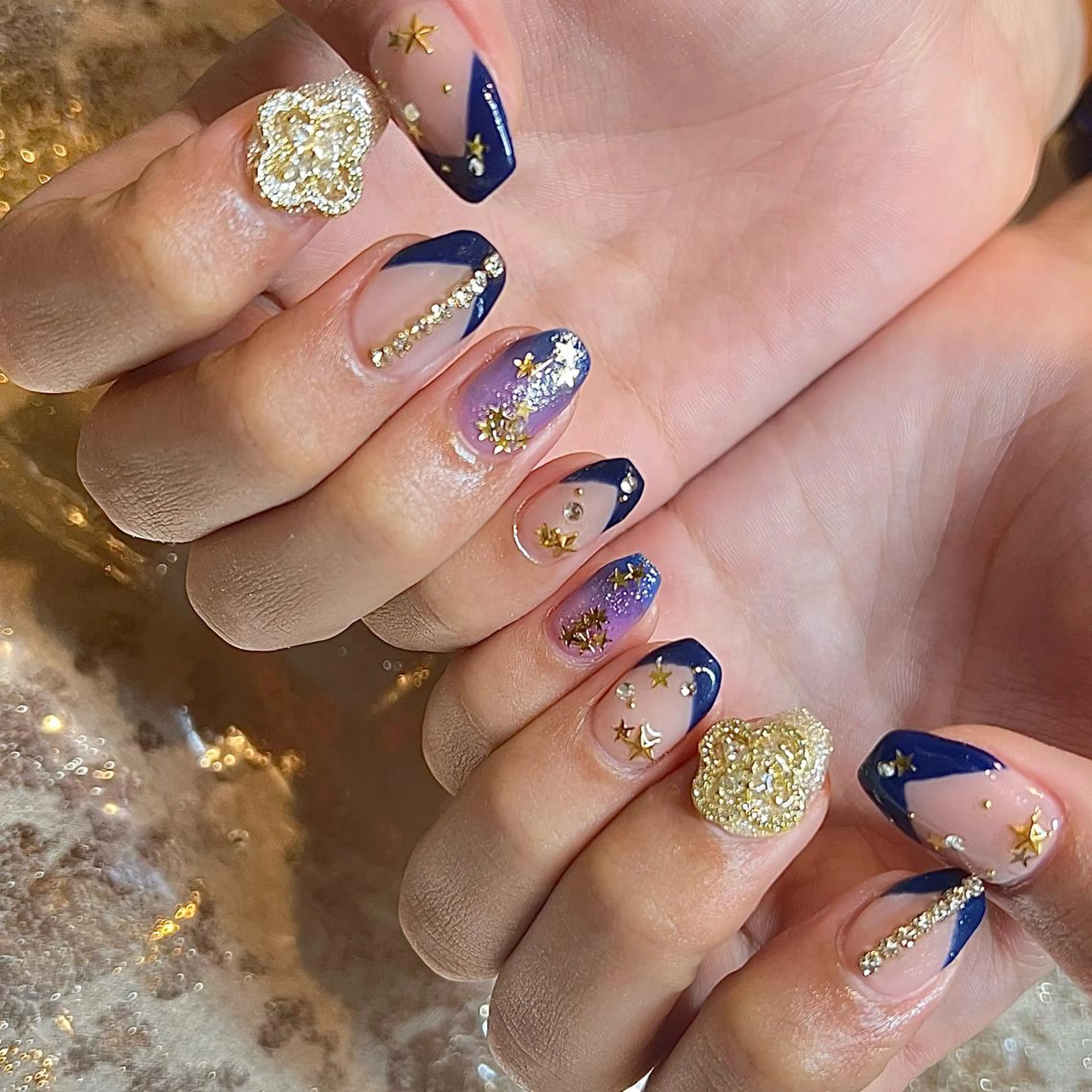 ミディアム ネイル フレンチネイル ハンドネイル H🌺 NAILのネイルデザイン