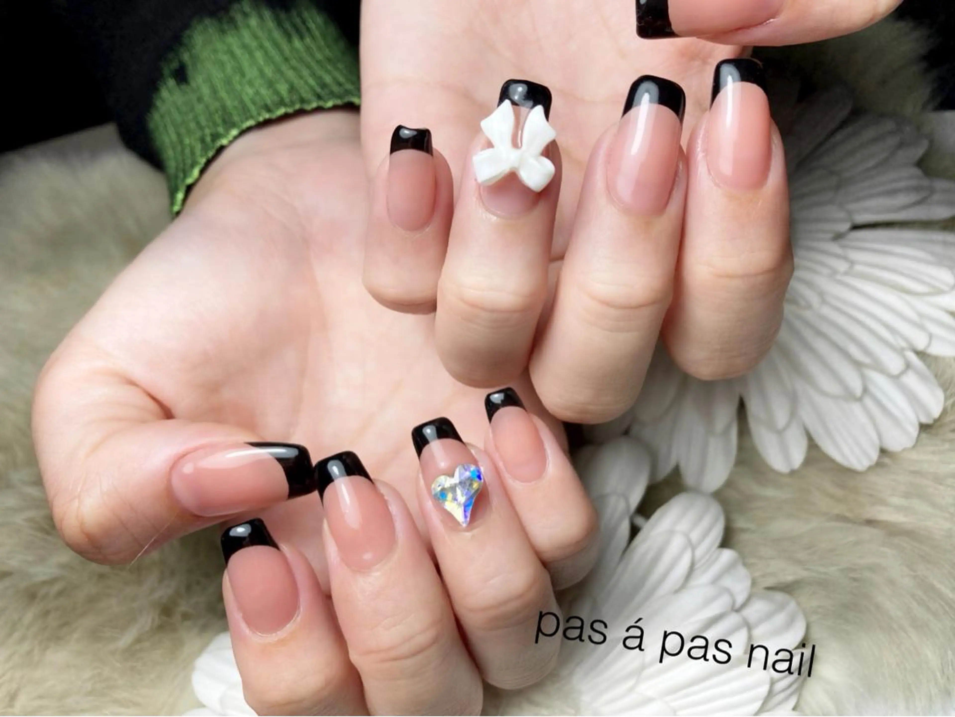 ネイル フレンチネイル ハンドネイル Yakko pas á pasのネイルデザイン