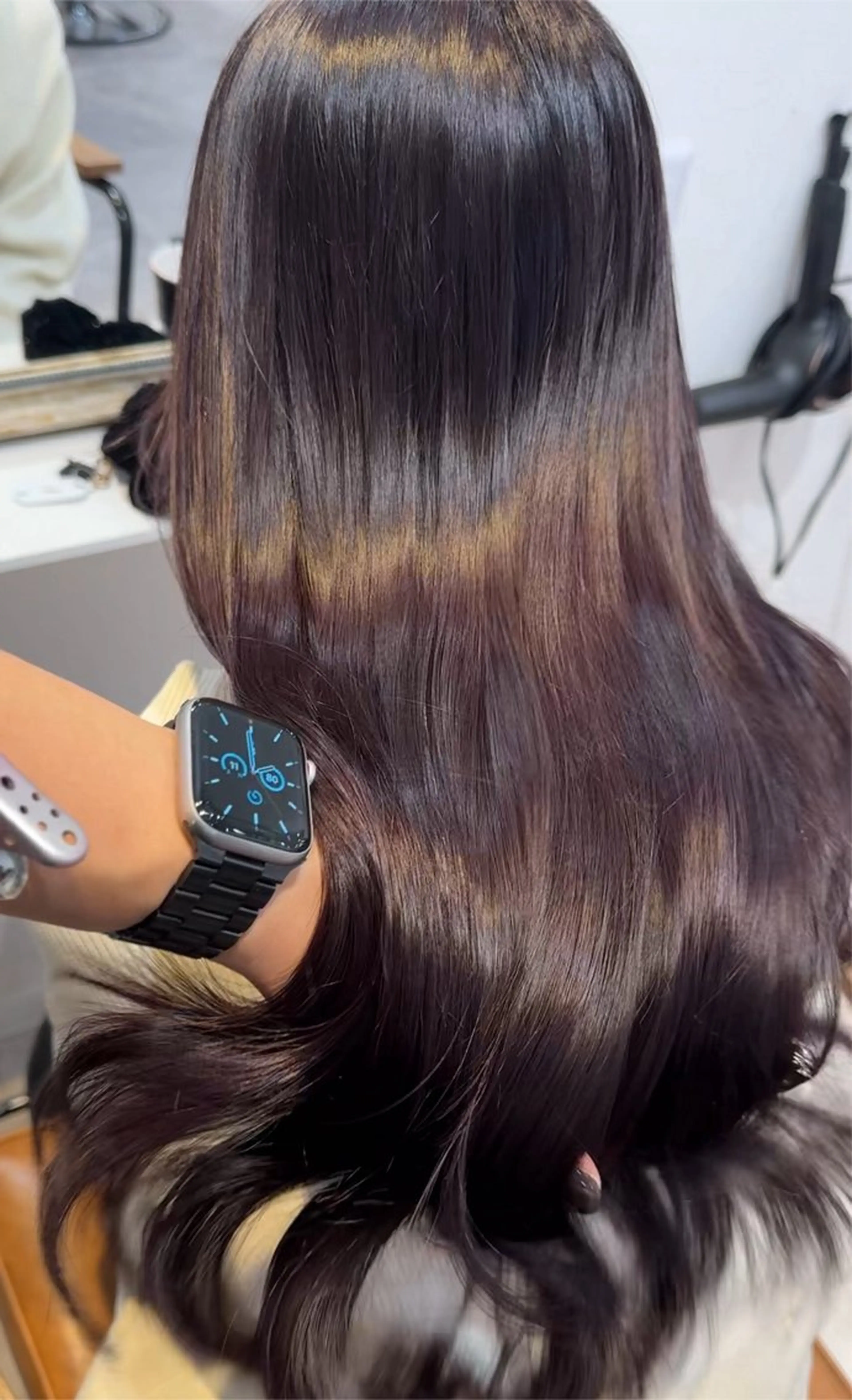 ロング 髪質改善カラー× 美髪ストレート前出のヘアスタイル