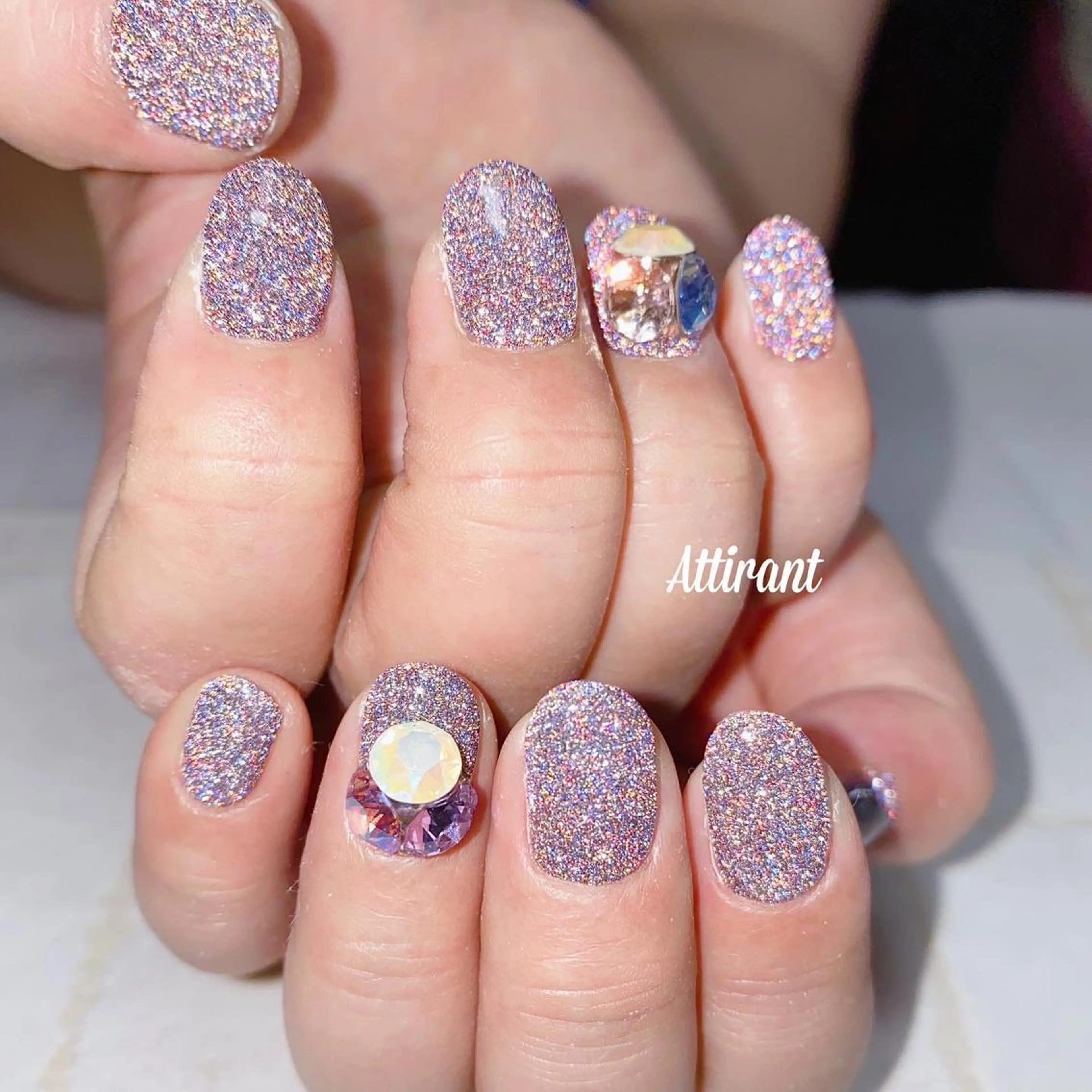 ネイル アートネイル フラッシュネイル ジェルネイル ラメ(グリッター) ハンドネイル ネイルサロン アティロン所属・ネイルサロン アティロンのネイルデザイン