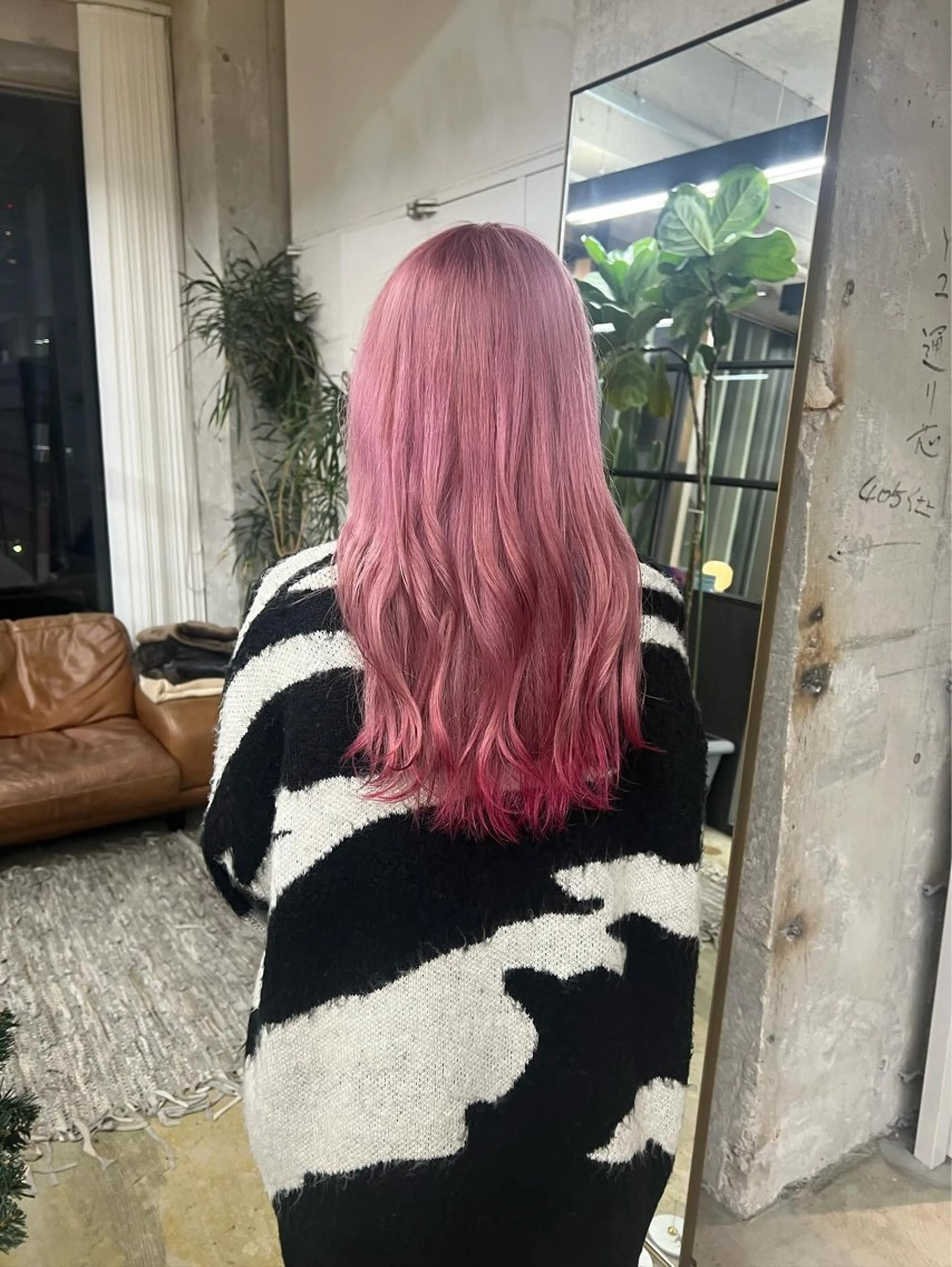 ロング カラー 鈴木瑛里／ブロンド ベージュ／男女のヘアスタイル