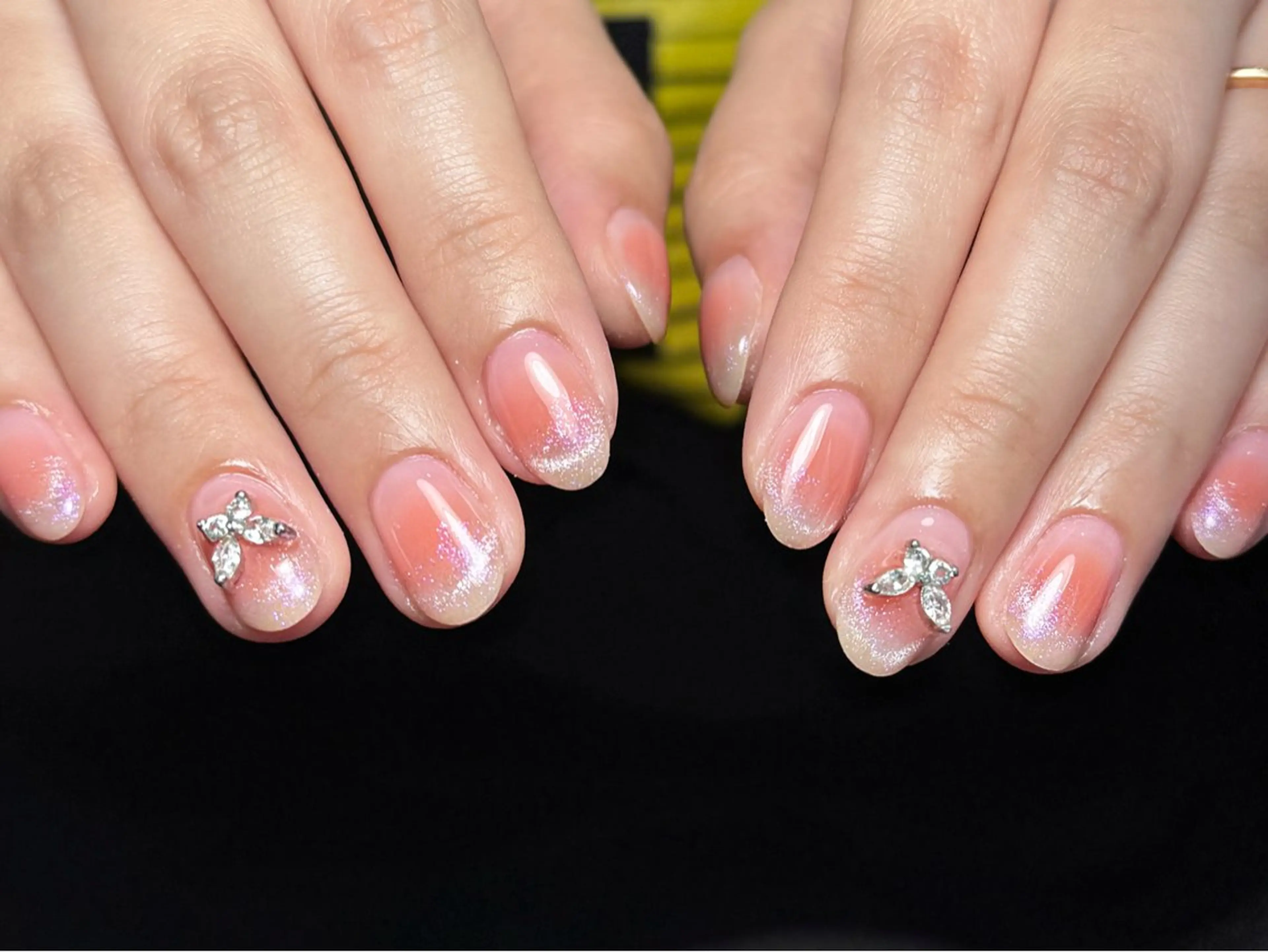 ネイル オーロラネイル 長さ出し フレンチネイル ジェルネイル ガラスフレンチ ハンドネイル Rela・S NAILのネイルデザイン