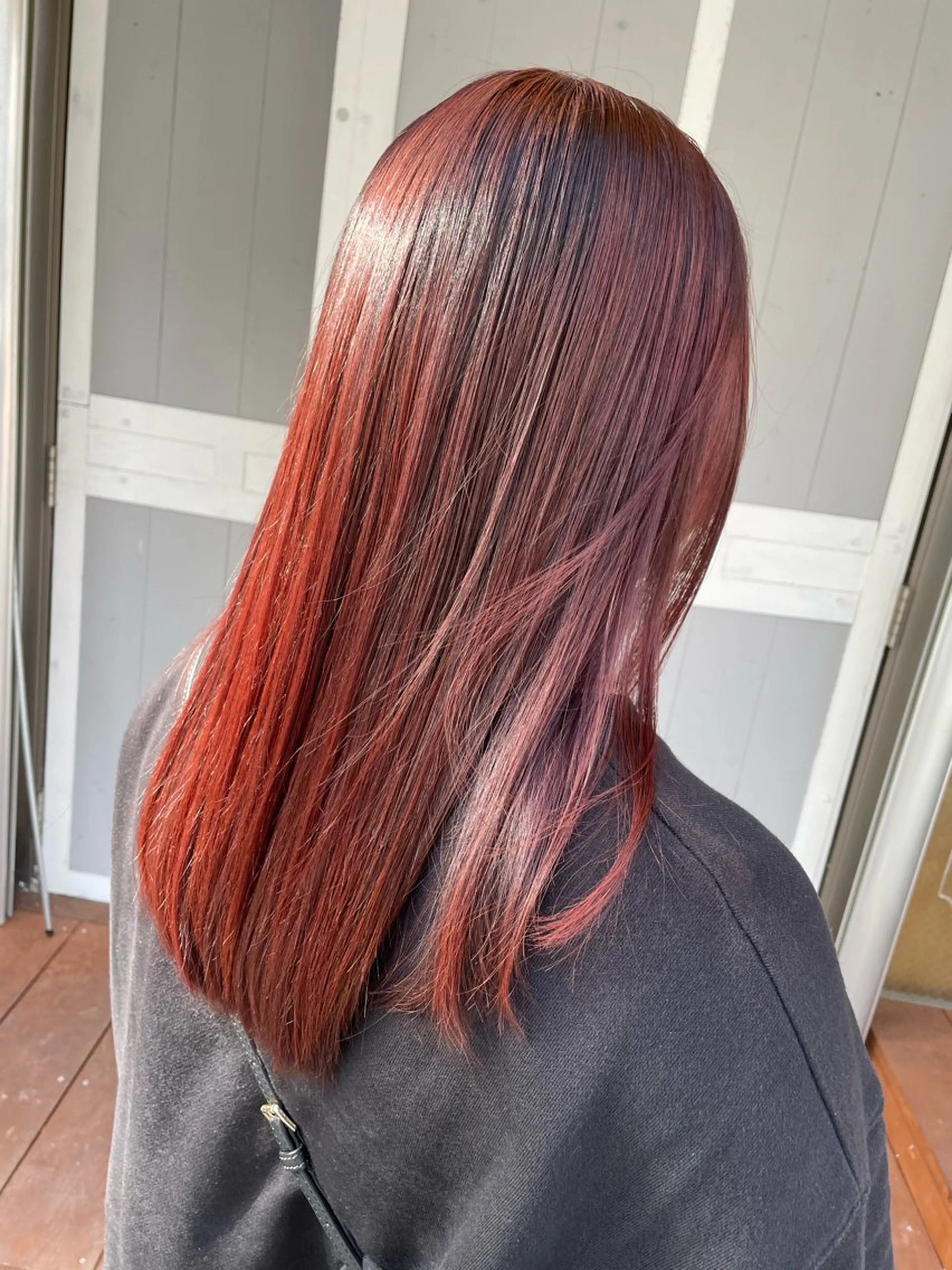 カラー レッドカラー miloc かおりのヘアスタイル