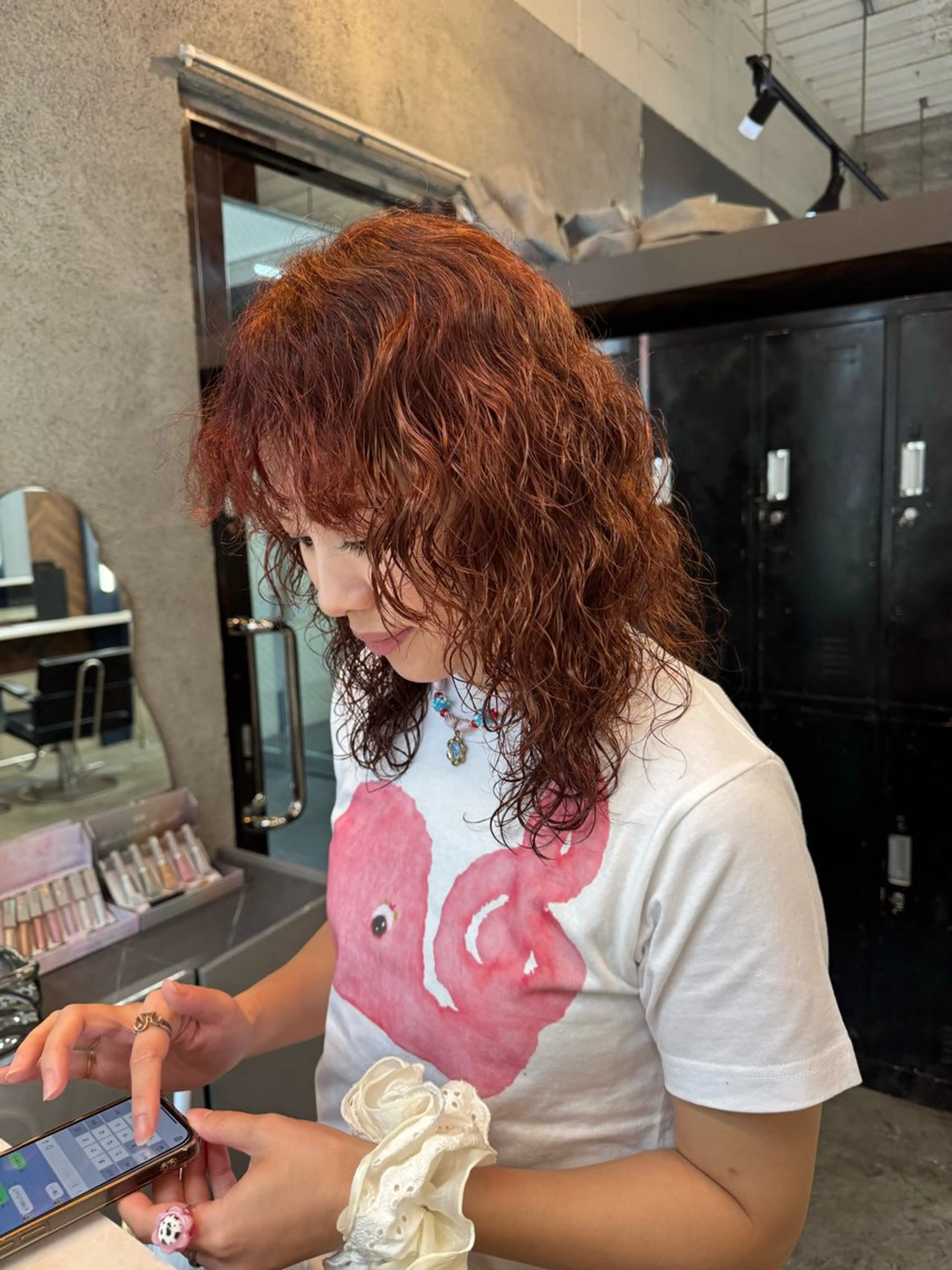 ミディアム カラー パーマ ミディアムパーマ オレンジ オレンジピンク ピンクカラー ニュアンスパーマ カット ヘアカラー パーマ Peyp所属・早瀬 裕之のヘアスタイル