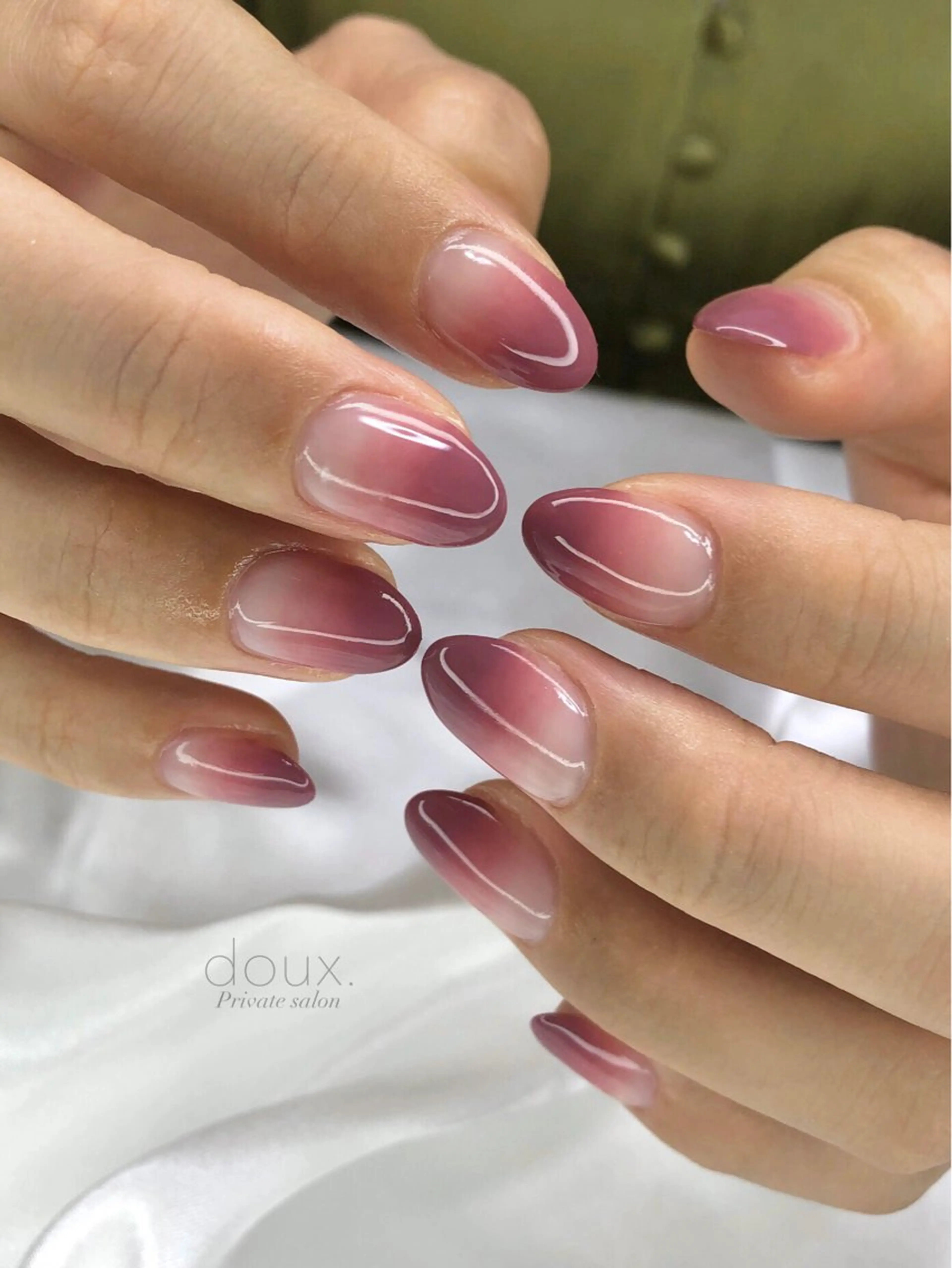 ネイル グラデーション 氷ネイル・うるうるネイル 韓国ネイル ミラーネイル ワンカラーネイル ハンドネイル doux. nailのネイルデザイン