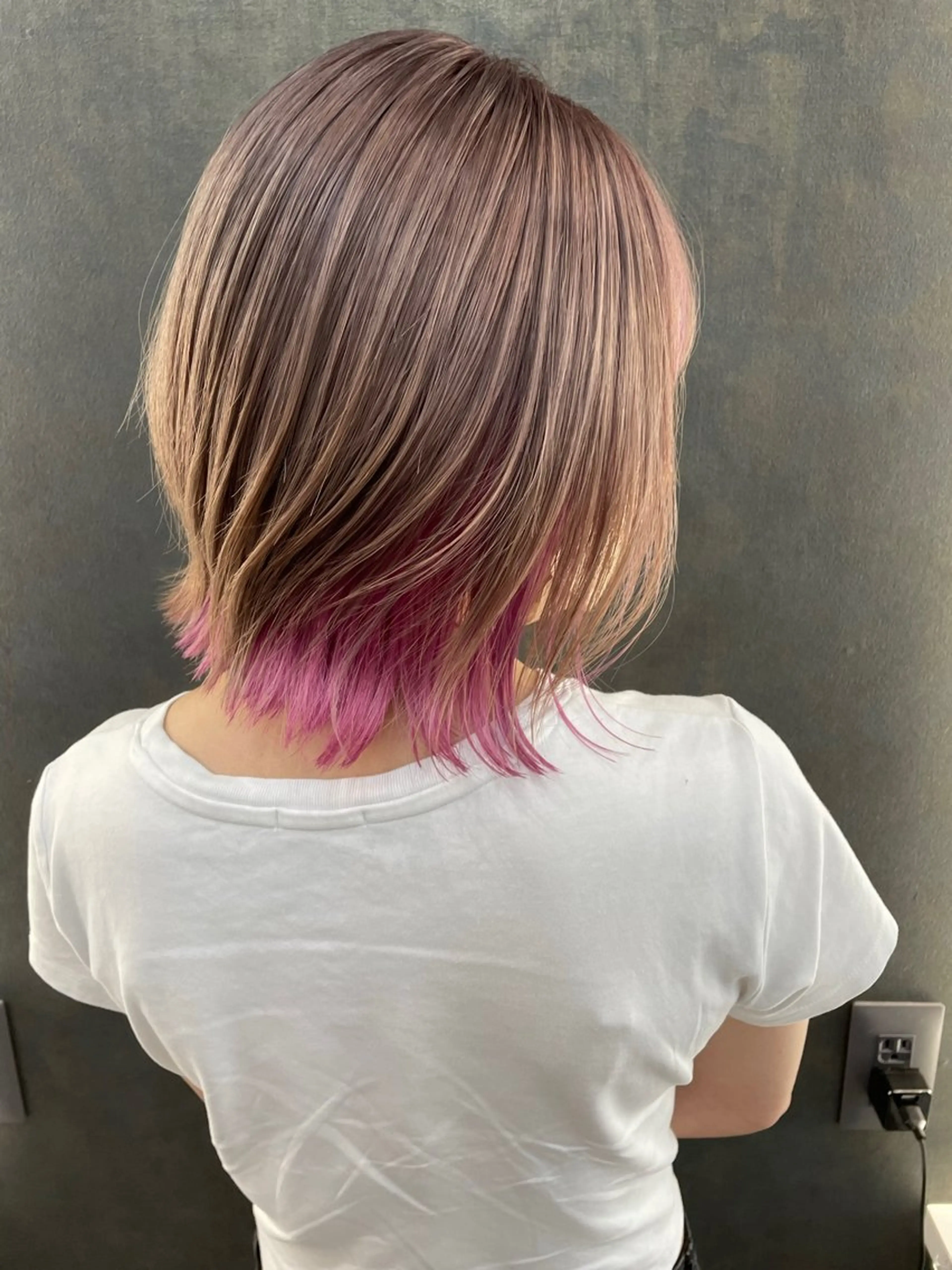 【夏の日差しに映える🌈】（ブリーチあり）インナーカラー＋カット🤍の写真