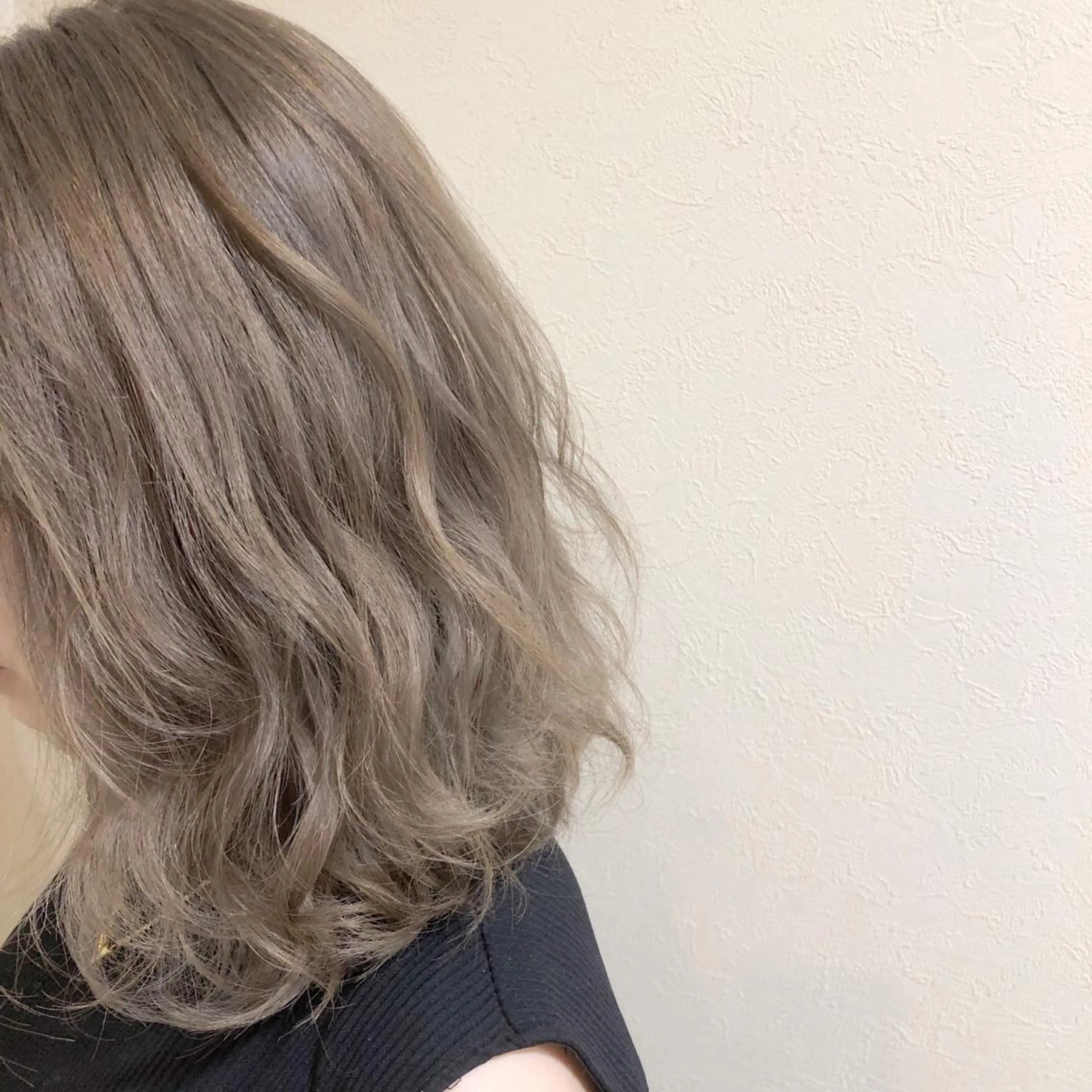 ミディアム カラー 工藤 綾華のヘアスタイル