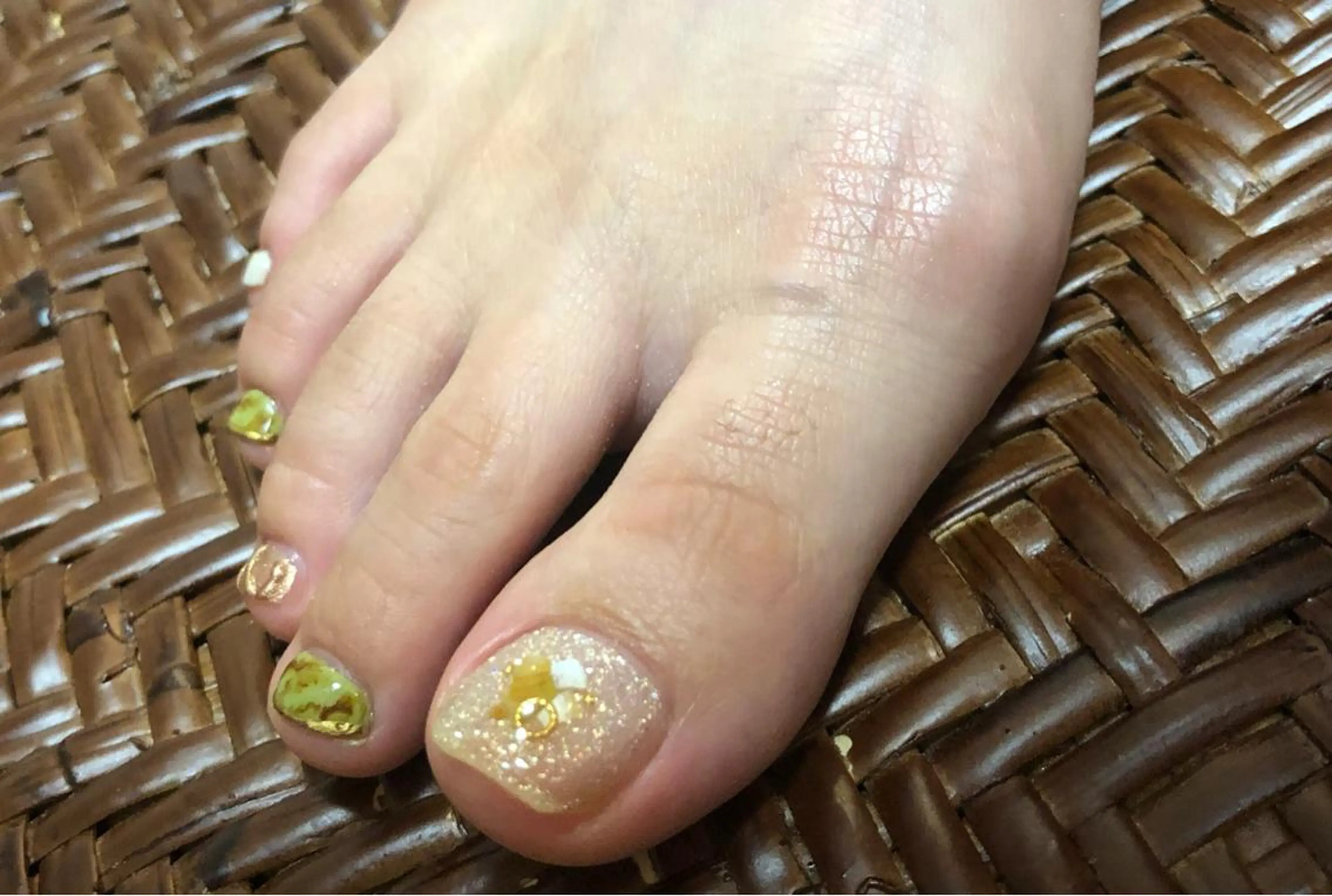 ネイル フットネイル t. yoshizawaのネイルデザイン