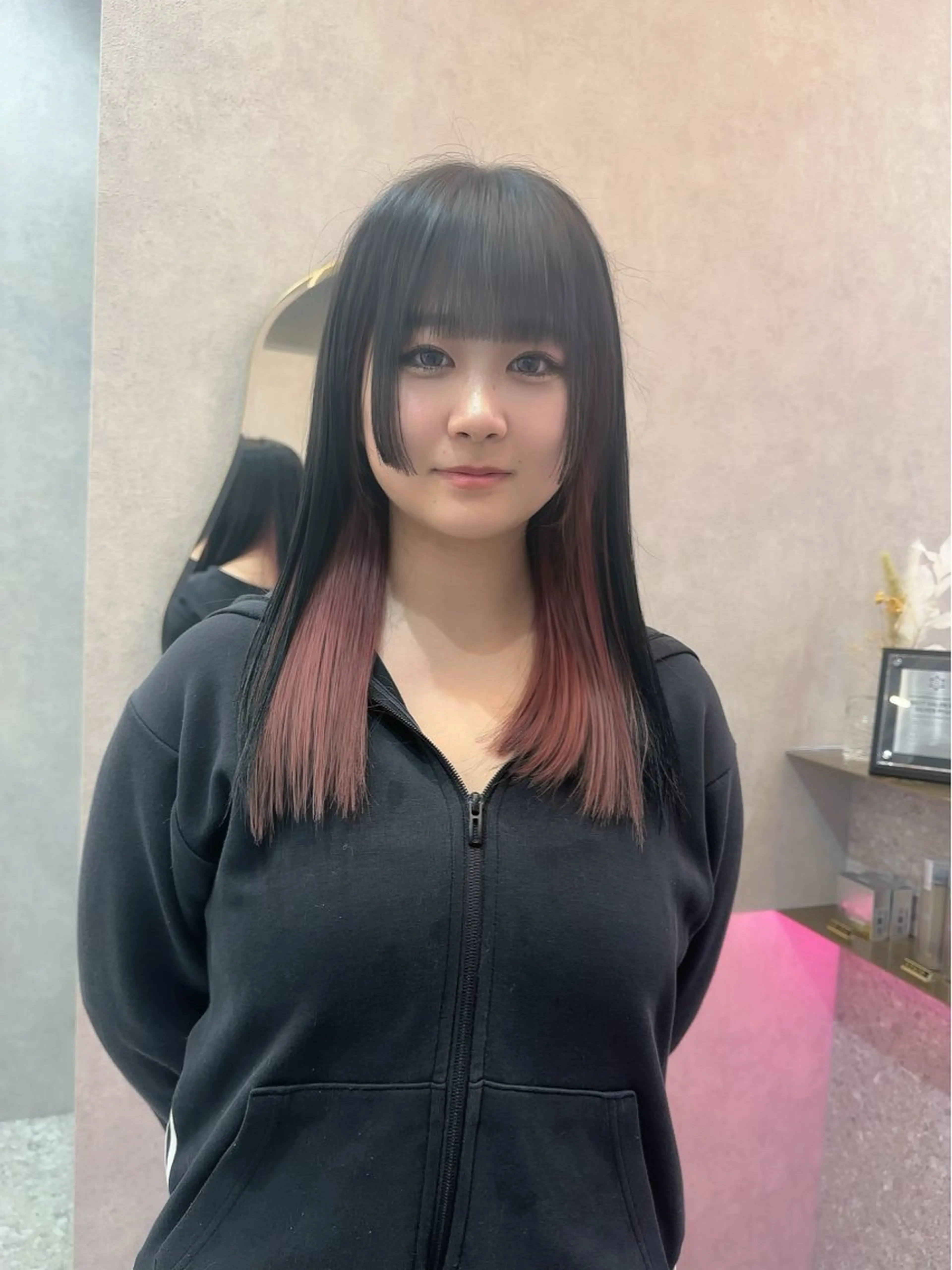 セミロング カラー ヘアアレンジ yuuto🌈 冬の透け感カラーのヘアスタイル