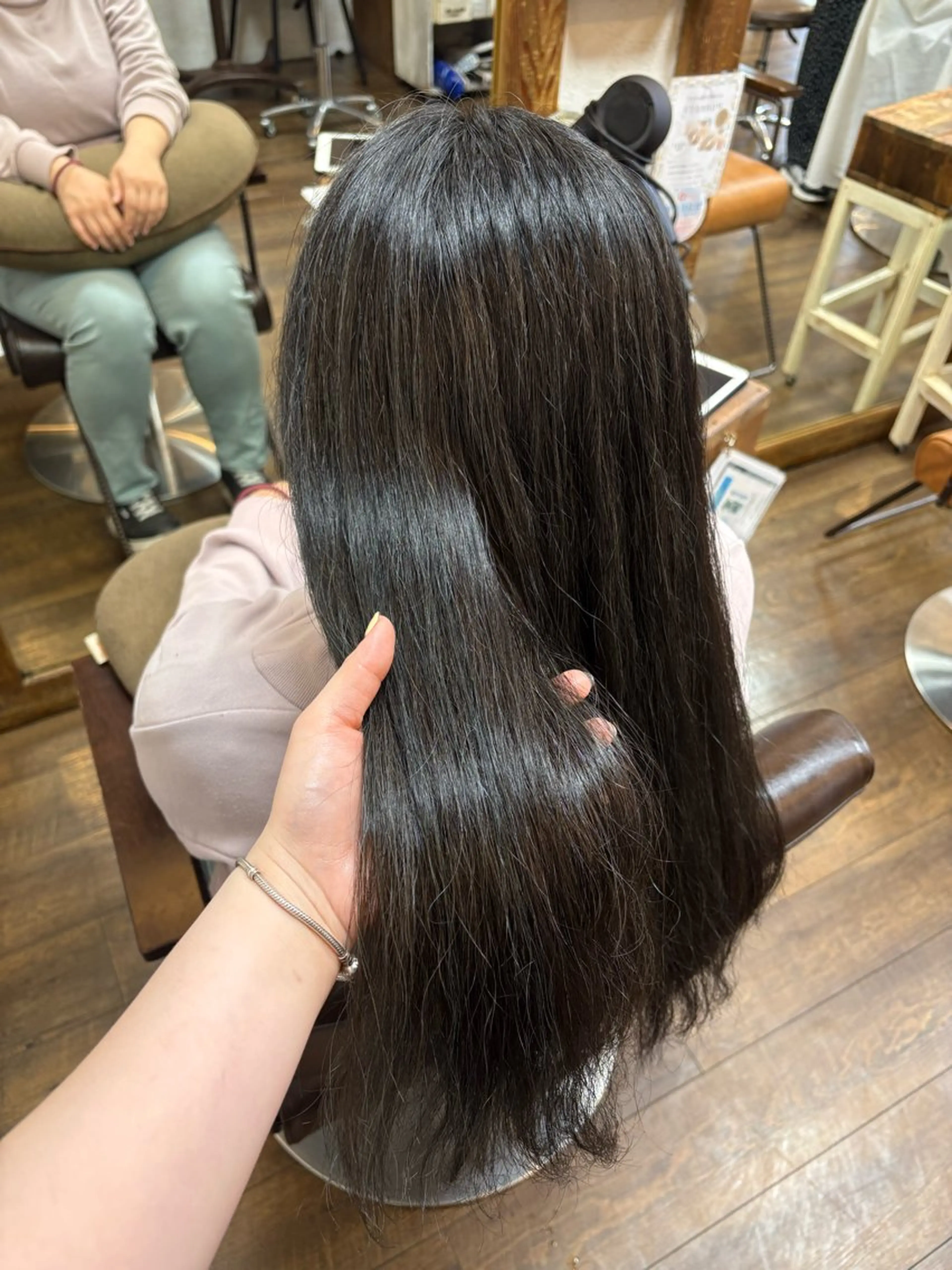 ロング カラー ブラウンカラー オリーブブラウン ヘアカラー トリートメント 元山 透明感艶カラー 🌻レイヤーカットのヘアスタイル