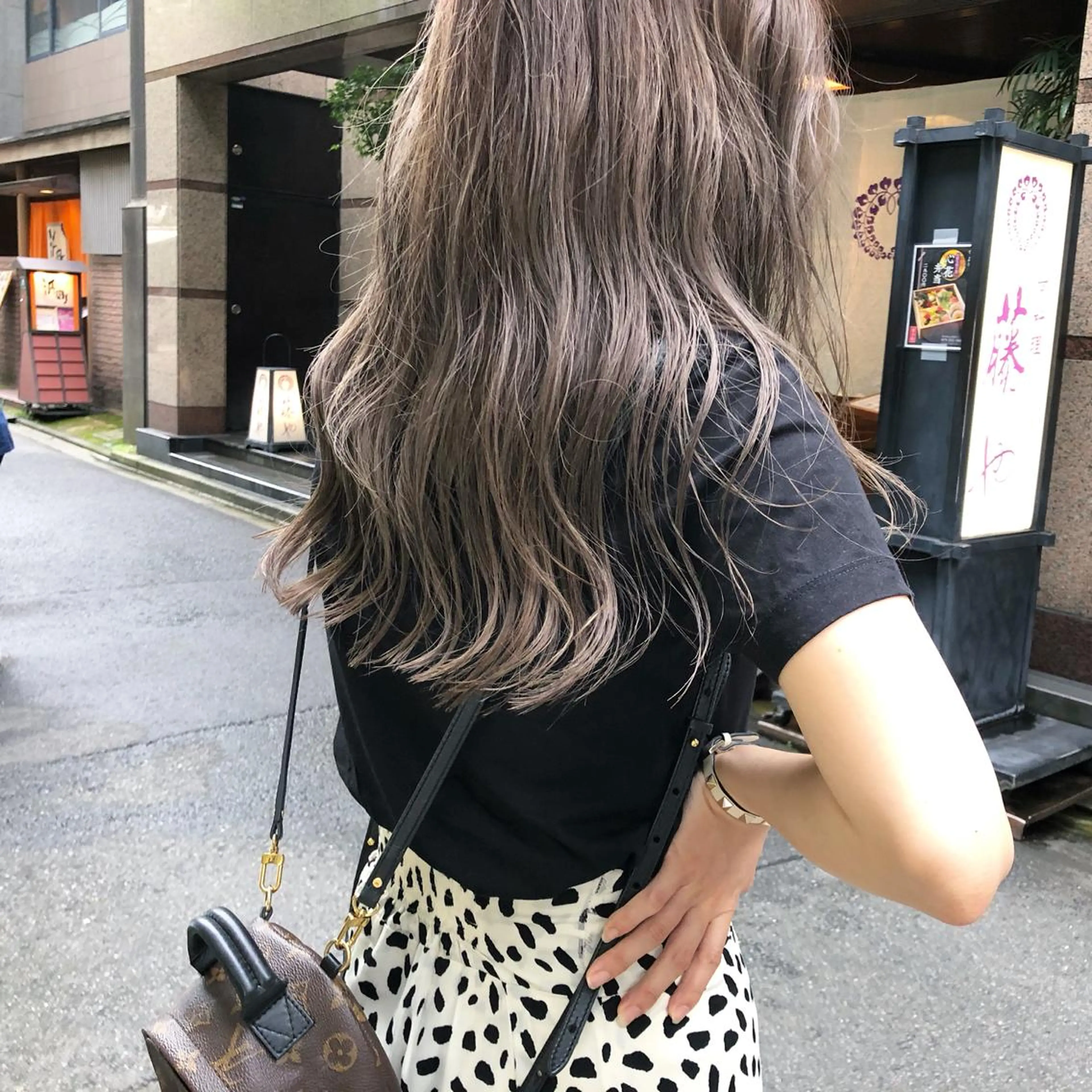 ロング カラー グレージュ ミルクティーグレージュ ヘアカラー トリートメント Tao所属・藤川 大智のヘアスタイル