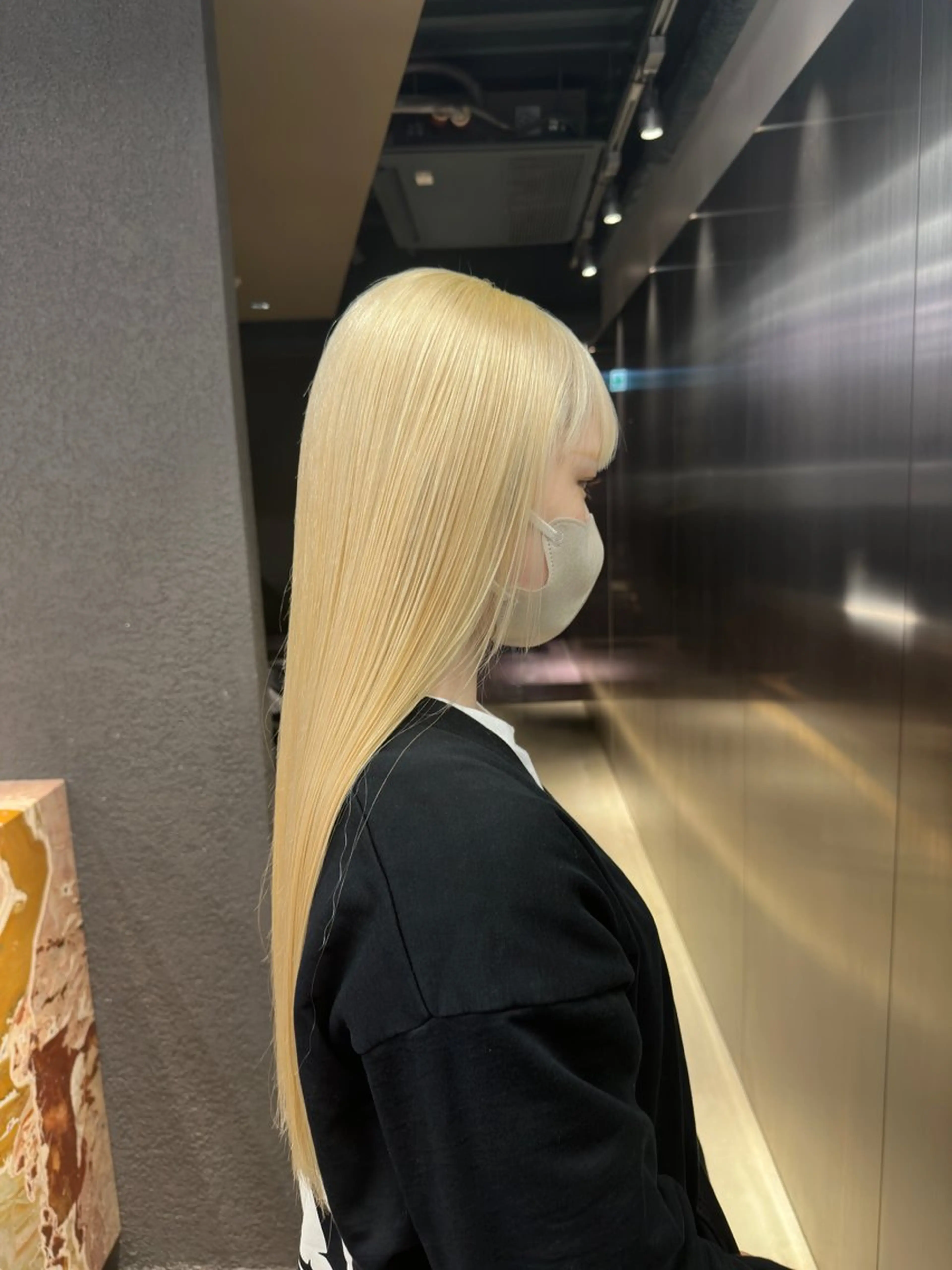 セミロング カラー ブロンド ホワイトブロンド ヘアカラー トリートメント 鈴木/ミルクティー/ ブリーチ/ボブ/のヘアスタイル