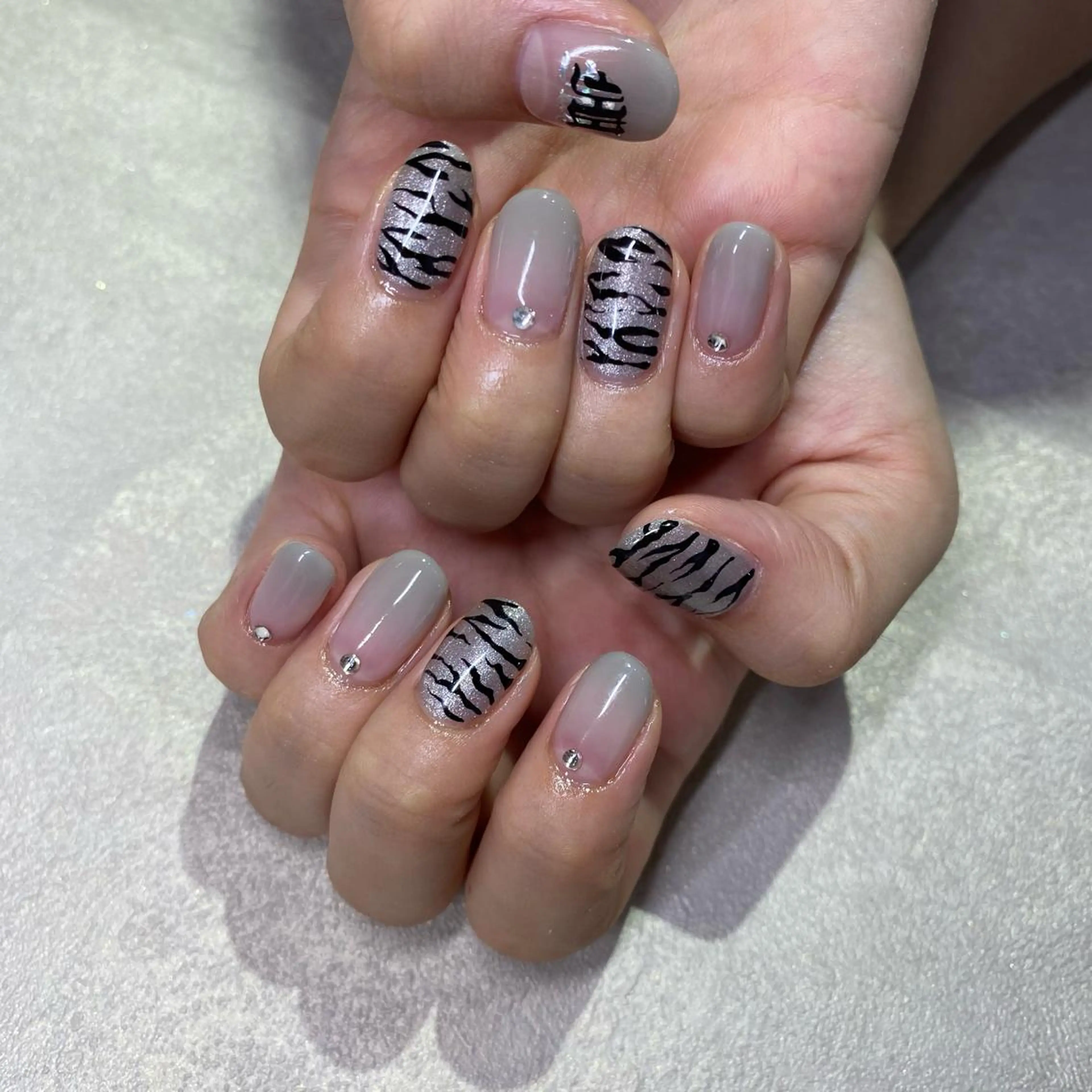 ネイル ハンドネイル Amber21.所属・Nagahama Akariのネイルデザイン