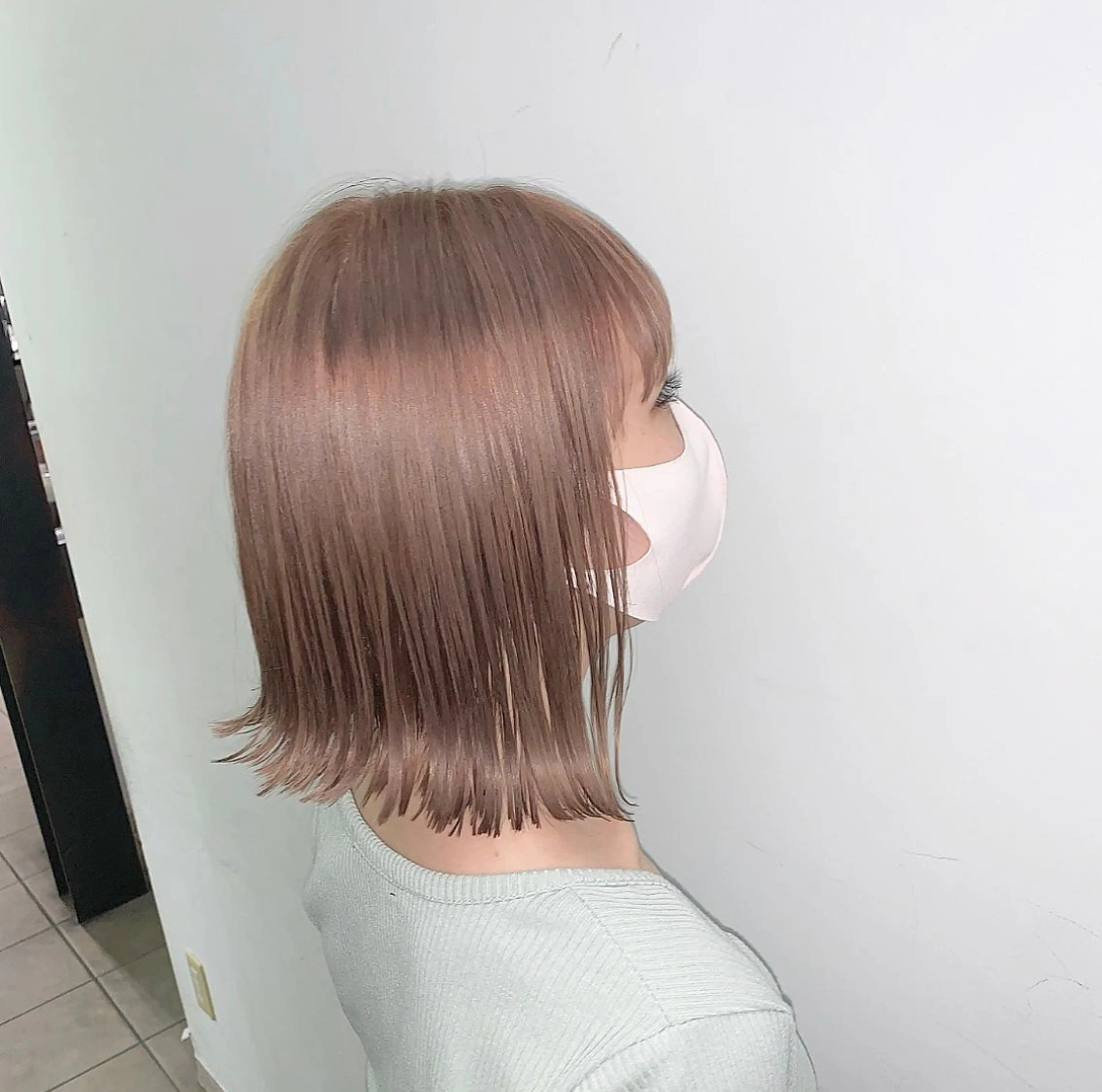 ショート カラー ベージュカラー ブリーチ ミルクティーベージュ ブリーチソムリエ認定 梅田茶屋町Eir辻のヘアスタイル