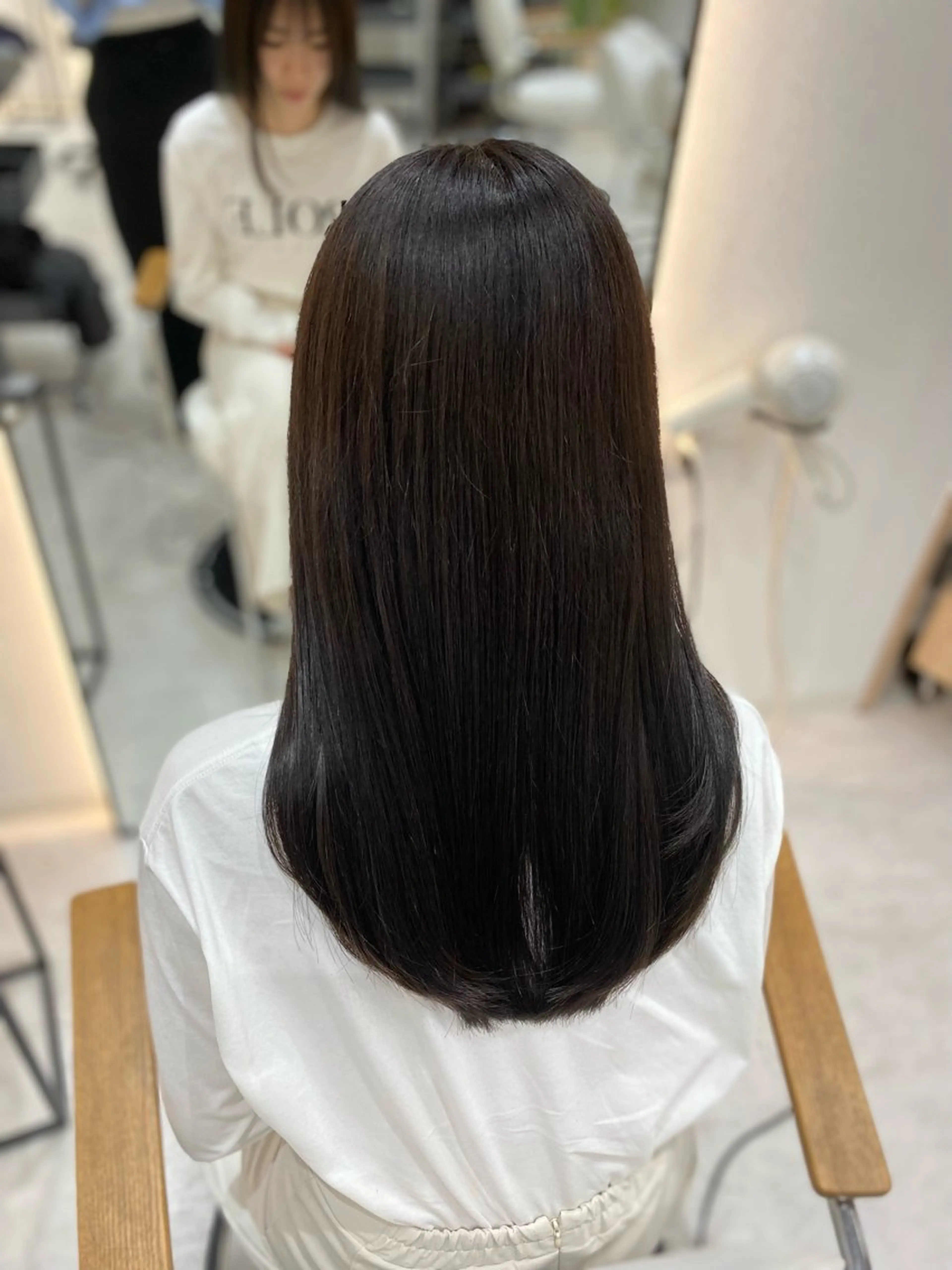 ロング カラー 透明感カラー グレージュ レイヤーカット 艶髪・透明感カラー・ 韓国ヘア・Yuriのヘアスタイル