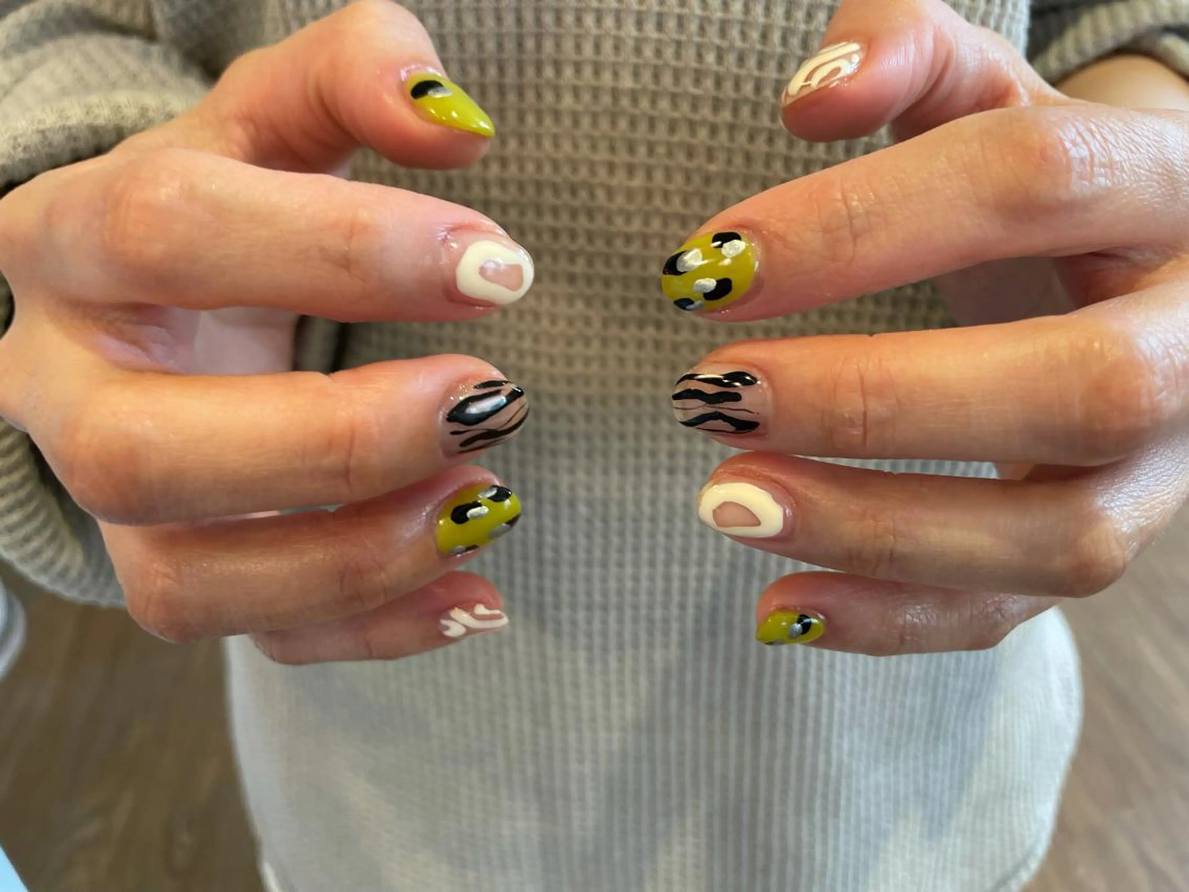 セミロング ネイル SHEEP 🐏のネイルデザイン