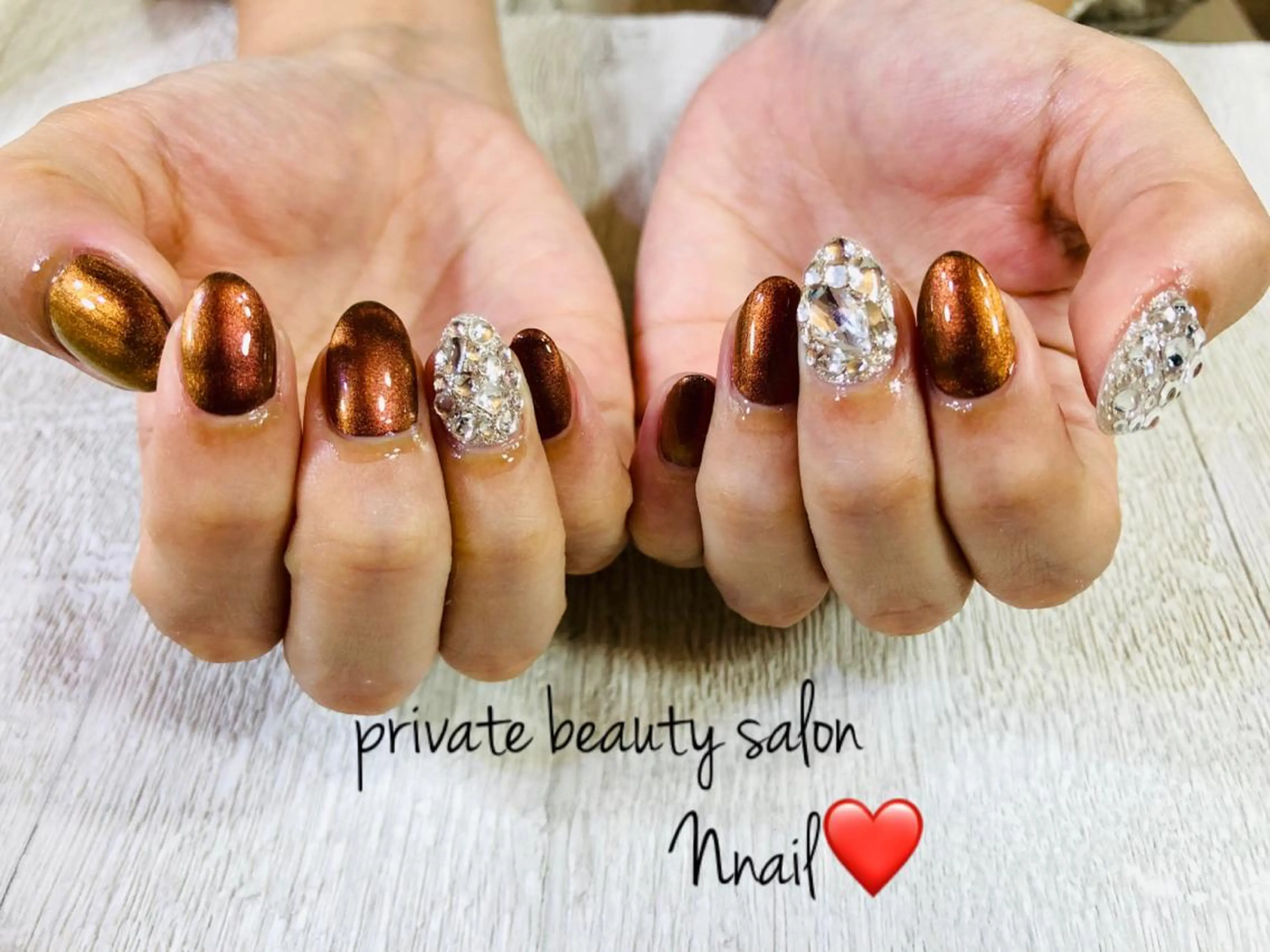 ネイル ブラウン ストーンネイル ハンドネイル Nnail所属・🌿Nnail🌿 プライベートサロンのネイルデザイン